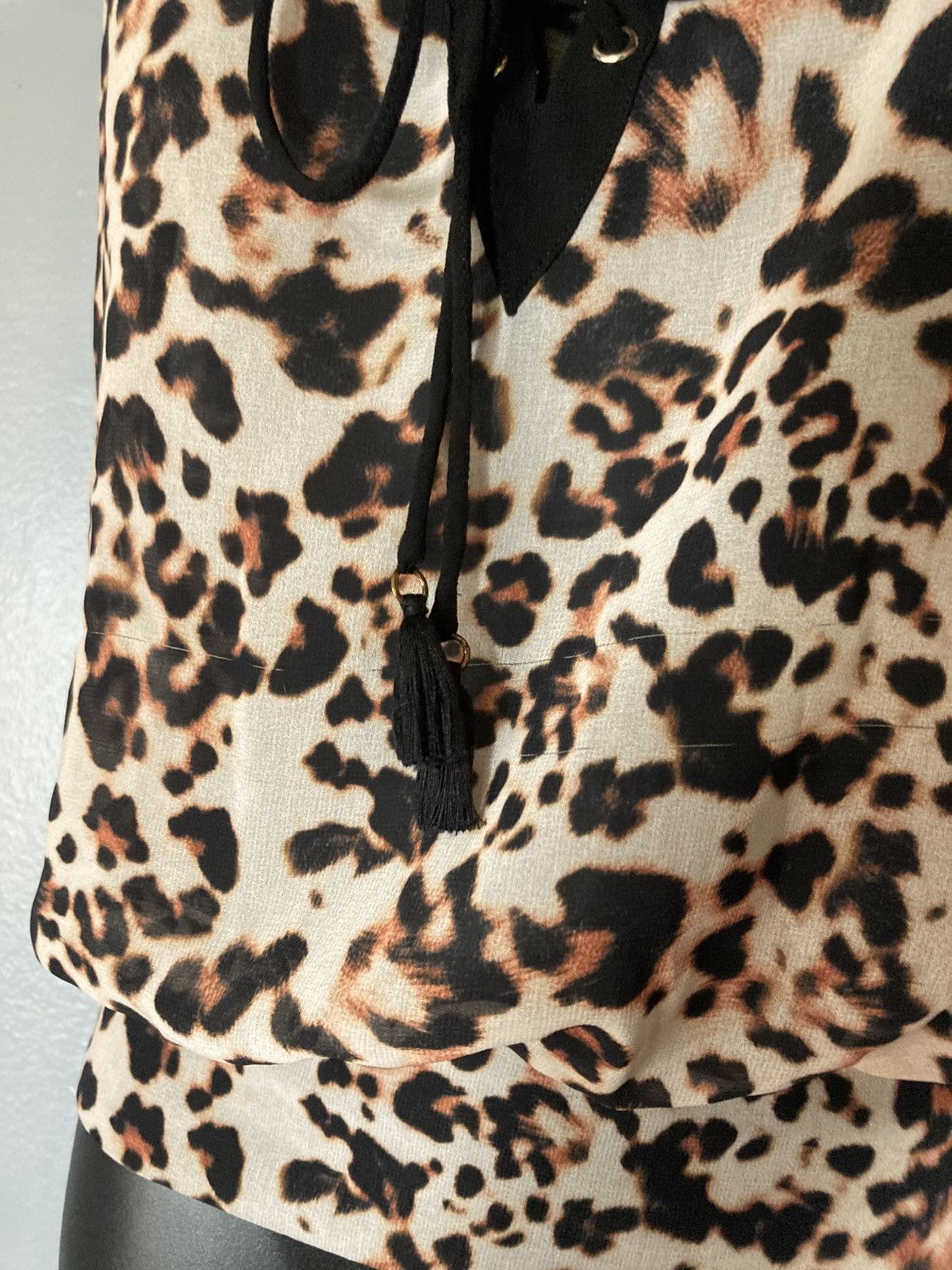 Bebe BEBE animal print sheer lace up blouse Size XXS / US 00 / IT 34 - 4 Thumbnail