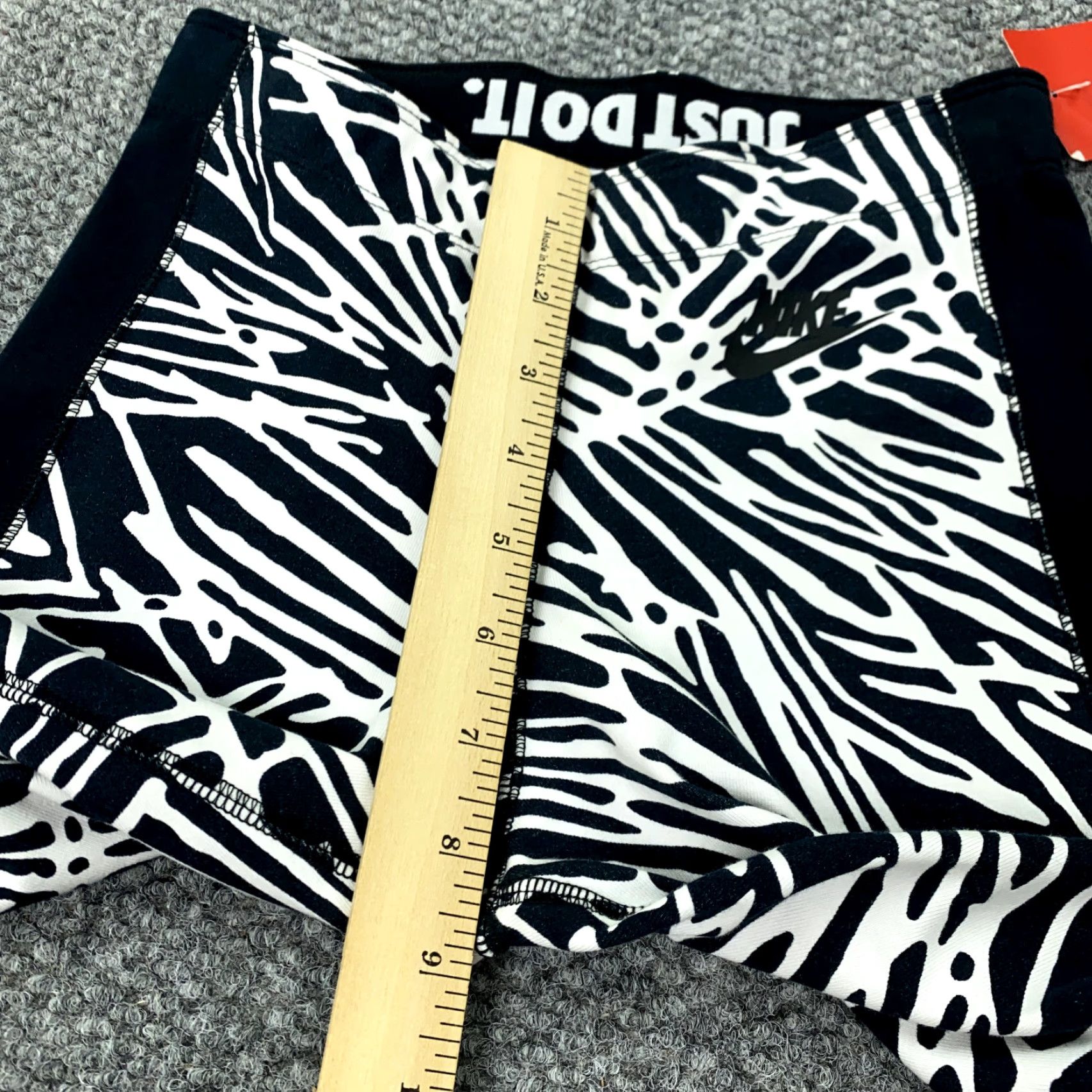 Nike Nike Leggings Womens XS Black All Over Print Stretch NWT Leg-A-See Geometric Athletic Shoes? Size 26" / US 2 / IT 38 - 7 Thumbnail