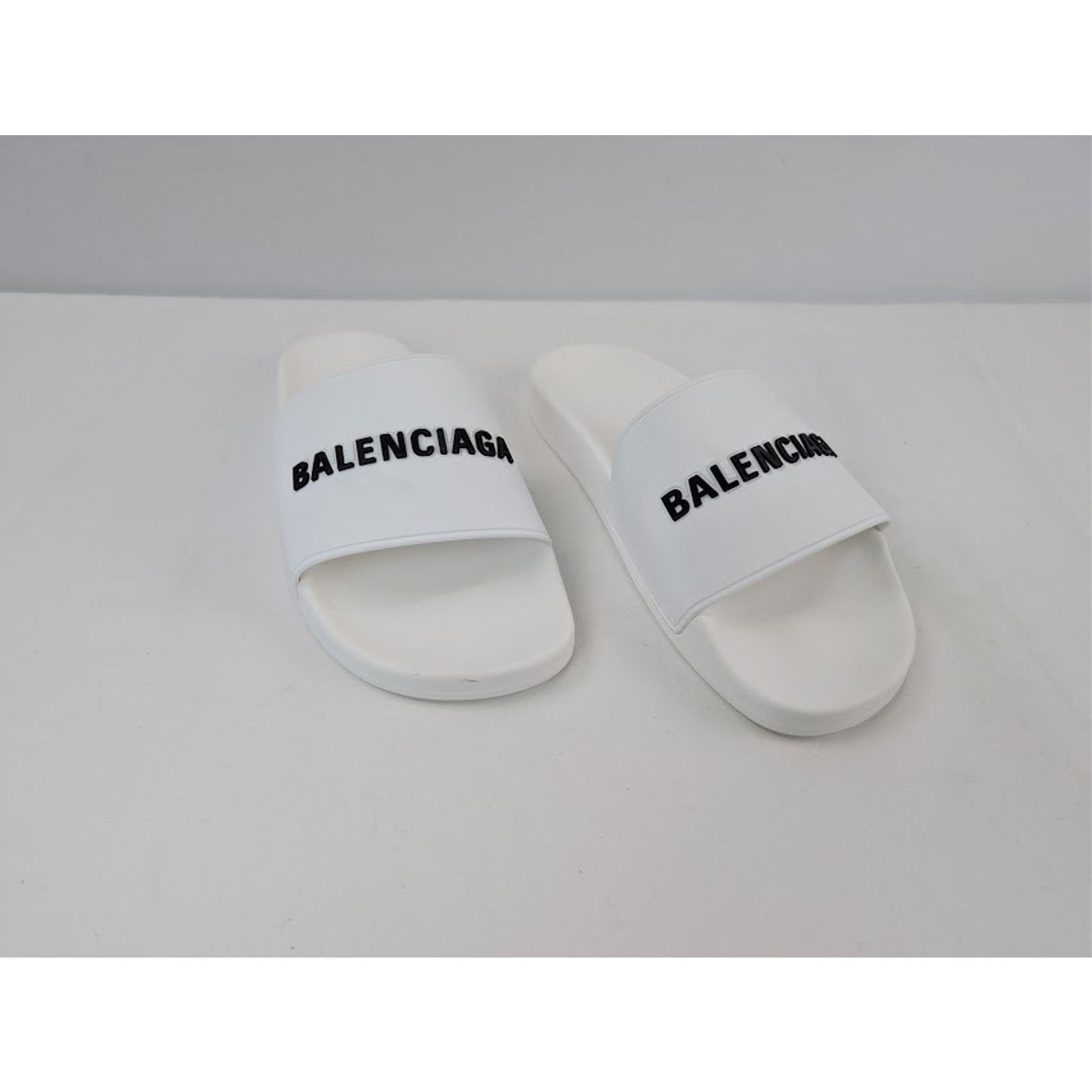 Balenciaga o1rshd1 Q:2 / Rubber Logo Pool Slide Sandals White / Black Size US 14 / EU 47 - 6 Thumbnail