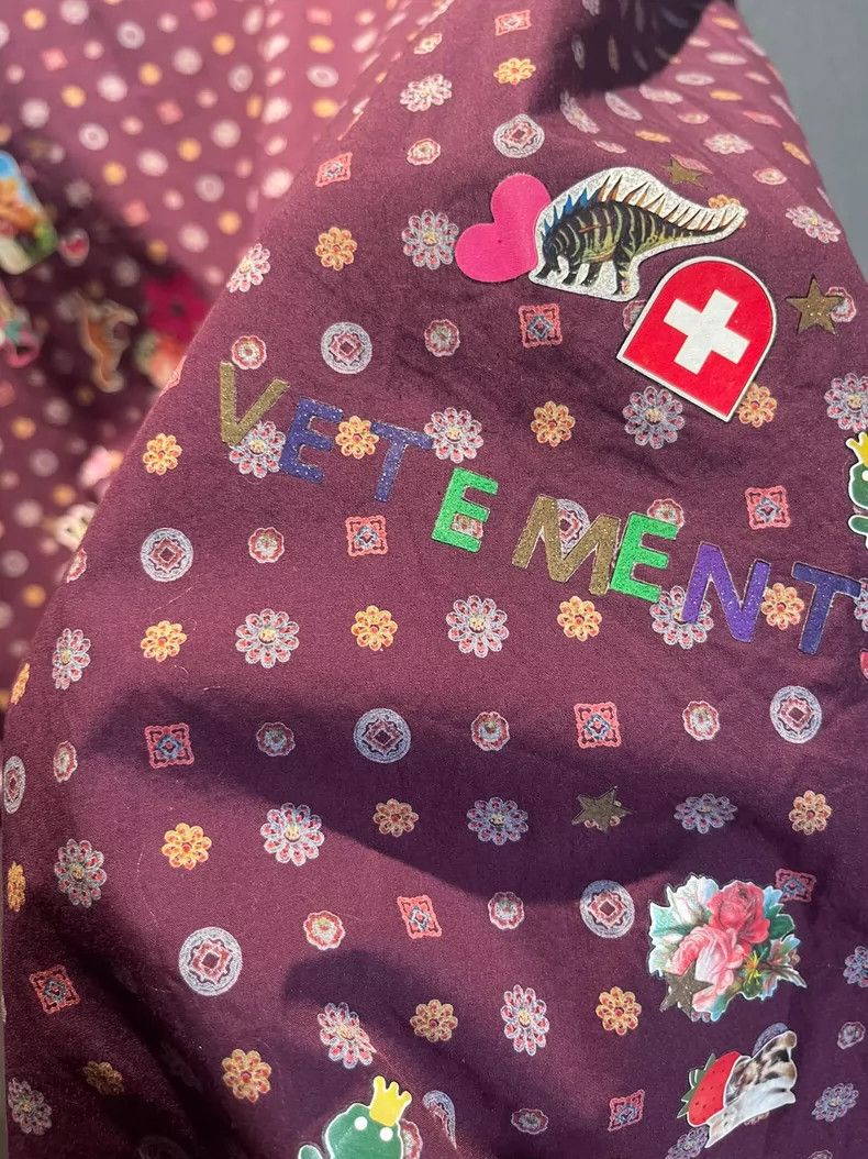 Vetements Vetements 19 Sticker Shirt Paisley Red Purple Size US S / EU 44-46 / 1 - 7 Thumbnail