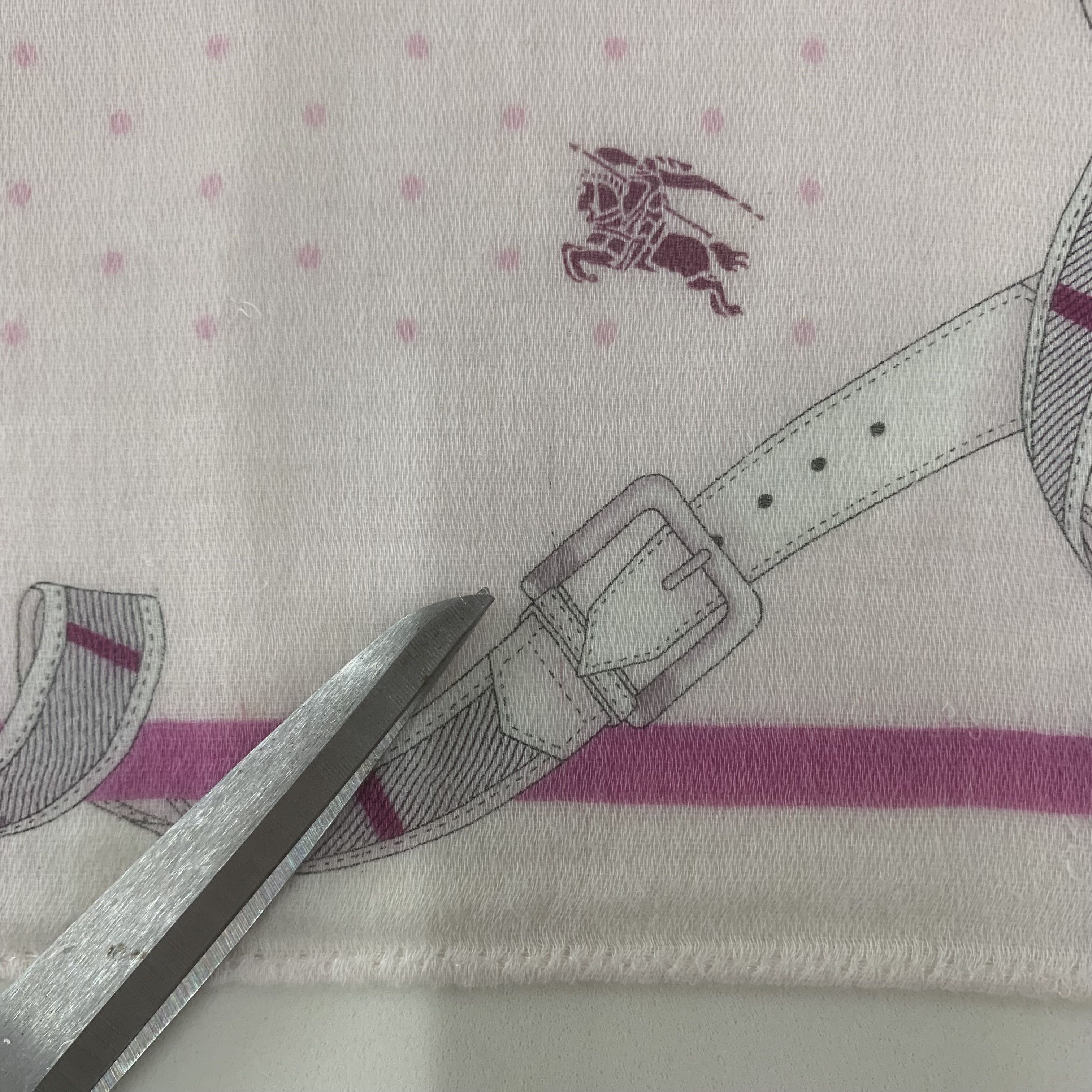 Burberry Burberry Handkerchief Bandana Neckerchief TB1137 Size ONE SIZE - 7 Thumbnail