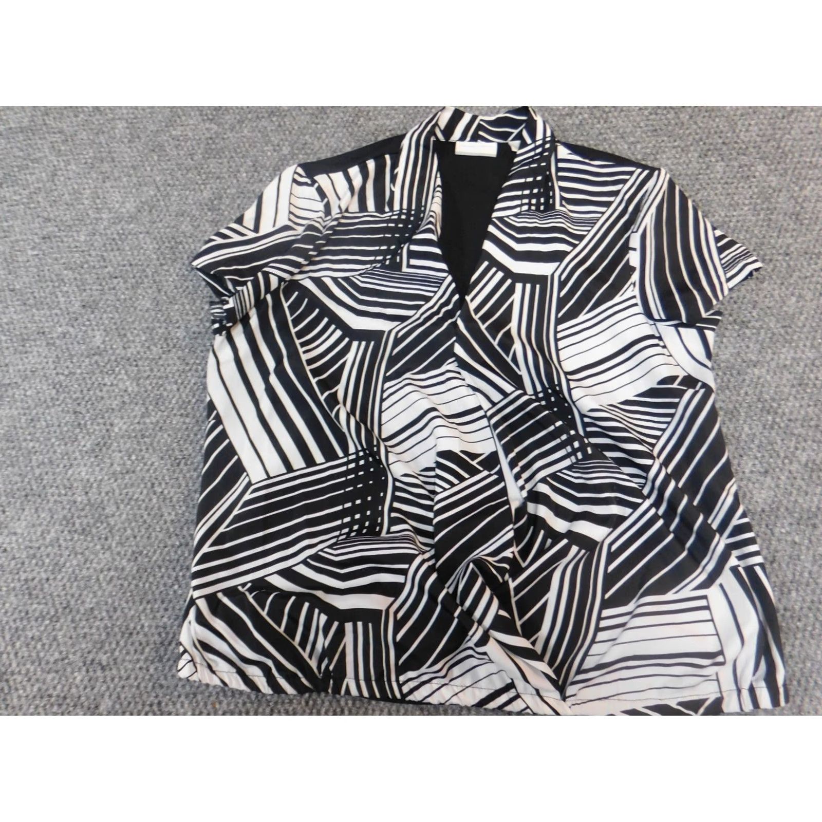 Jones New York Jones New York Blouse Shirt Womens Medium Black Cap Sleeve Crew Neck Pullover Geometric Pattern Ruffle Stretch Casual Basic Classic Regular Dust-Free Size M / US 6-8 / IT 42-44 - 3 Thumbnail