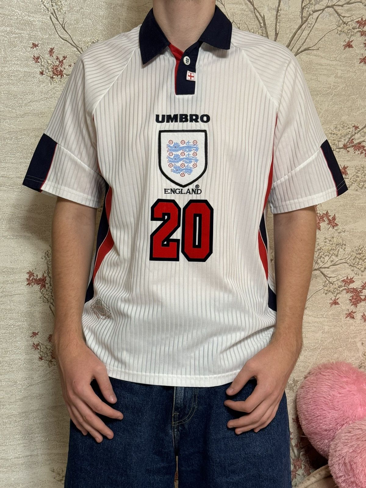 Umbro × Vintage Umbro 1998 England 'World Cup' Home Shirt Owen #20 Size US L / EU 52-54 / 3 - 19 Thumbnail