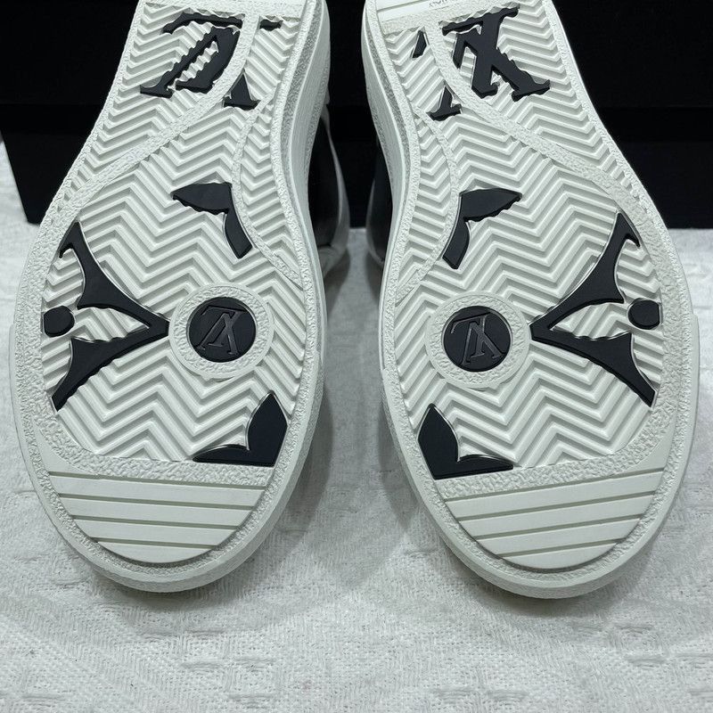 Louis Vuitton Louis Vuitton Charlie High-Top Sneakers for Women -2505 Size US 8 / IT 38 - 4 Thumbnail