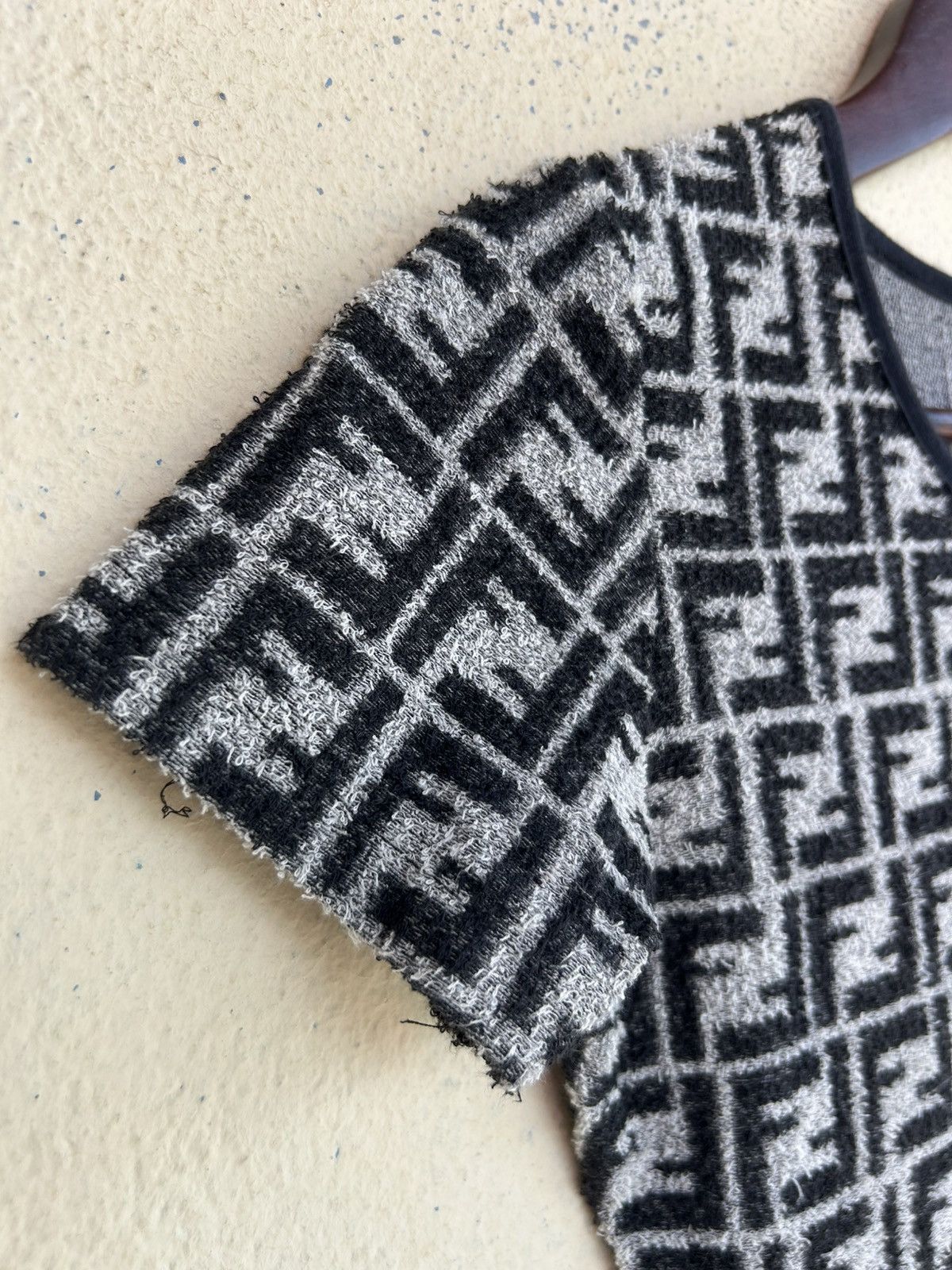 Fendi Vintage Fendi Monogram Fleece Tshirt Size M / US 6-8 / IT 42-44 - 9 Thumbnail