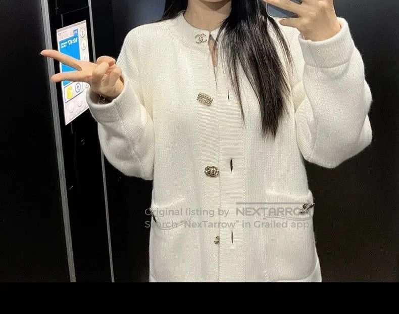 Chanel Chanel Badge Button White Knit Cardigan. Size US L / EU 52-54 / 3 - 1 Thumbnail