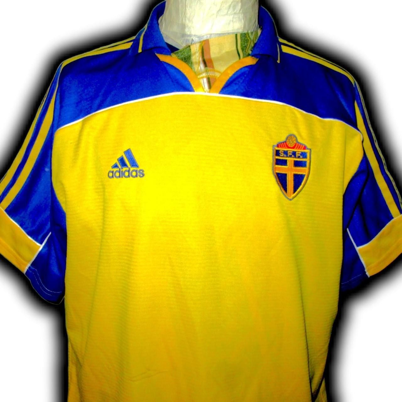 Adidas Sweden 2000 2001 Home shirt jersey Size US L / EU 52-54 / 3 - 2 Thumbnail
