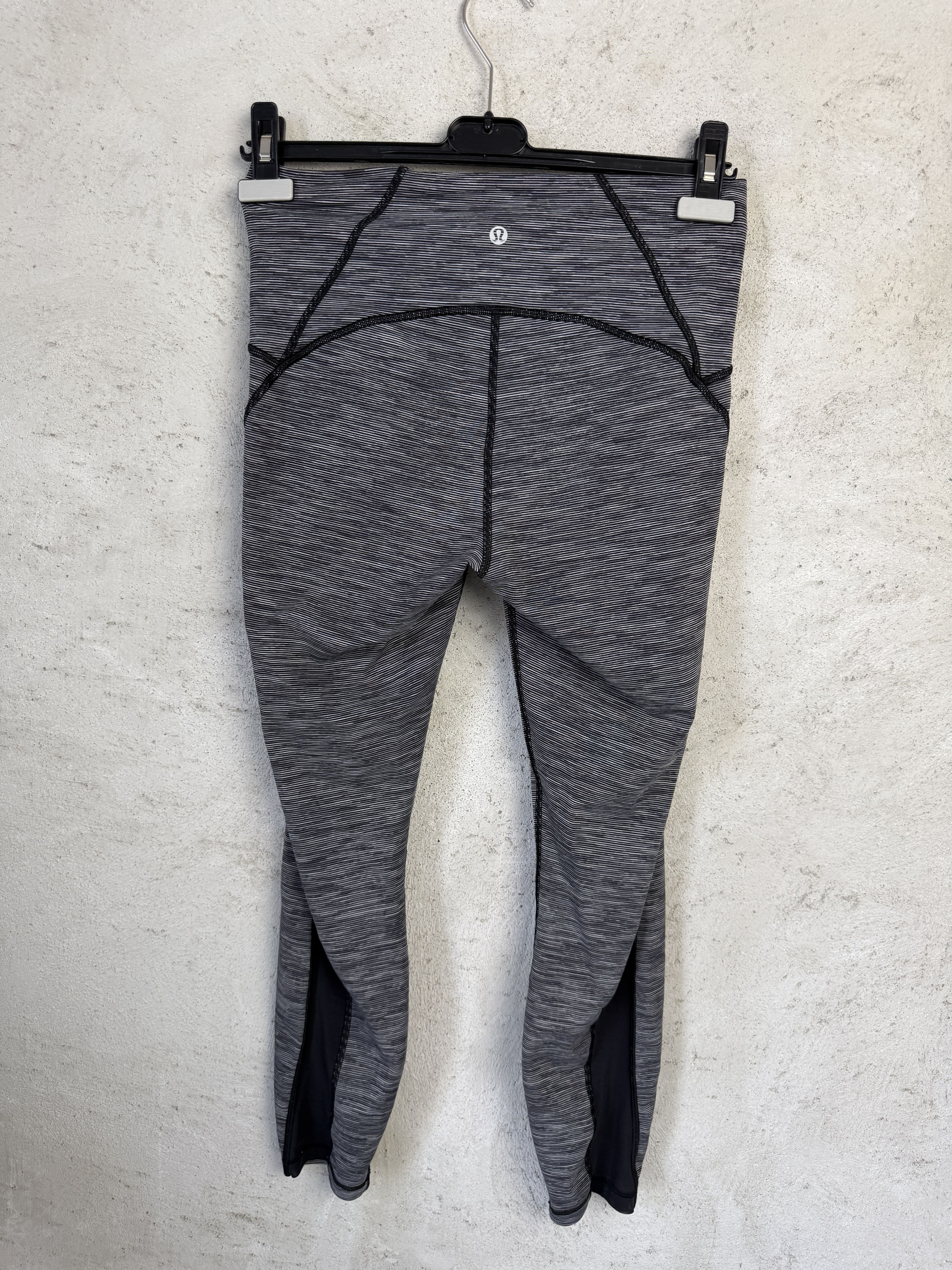 Lululemon Lululemon striped leggings sport gym yoga pilates Size 30" / US 8 / IT 44 - 1 Thumbnail