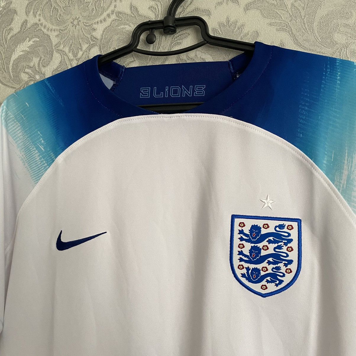 Nike Nike England 22/23 Home Women’s Dri-Fit Soccer Jersey Size L / US 10 / IT 46 - 2 Thumbnail