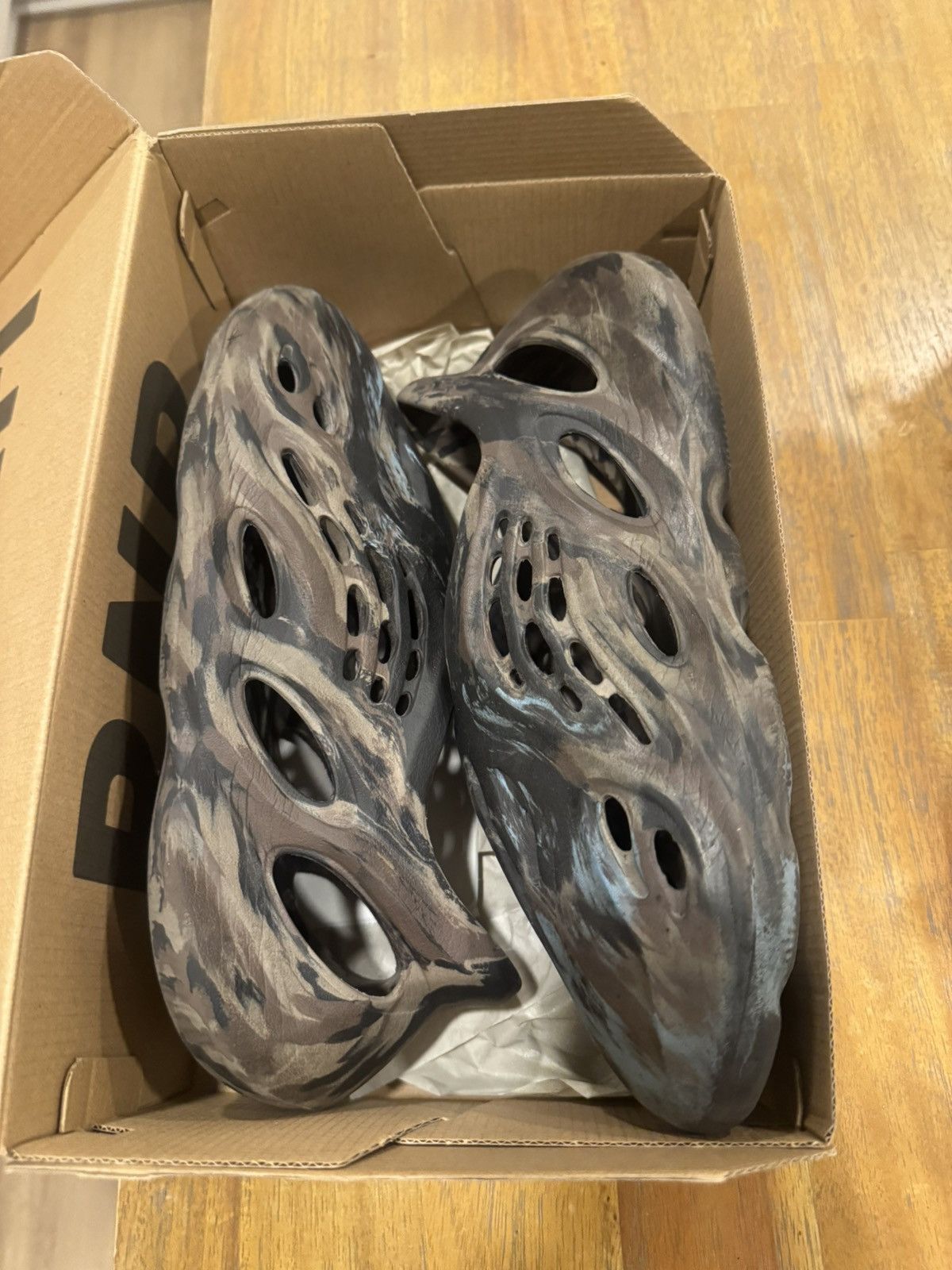 Yeezy Yeezy Foam RNR MX Cinder Size US 11 / EU 44 - 5 Thumbnail
