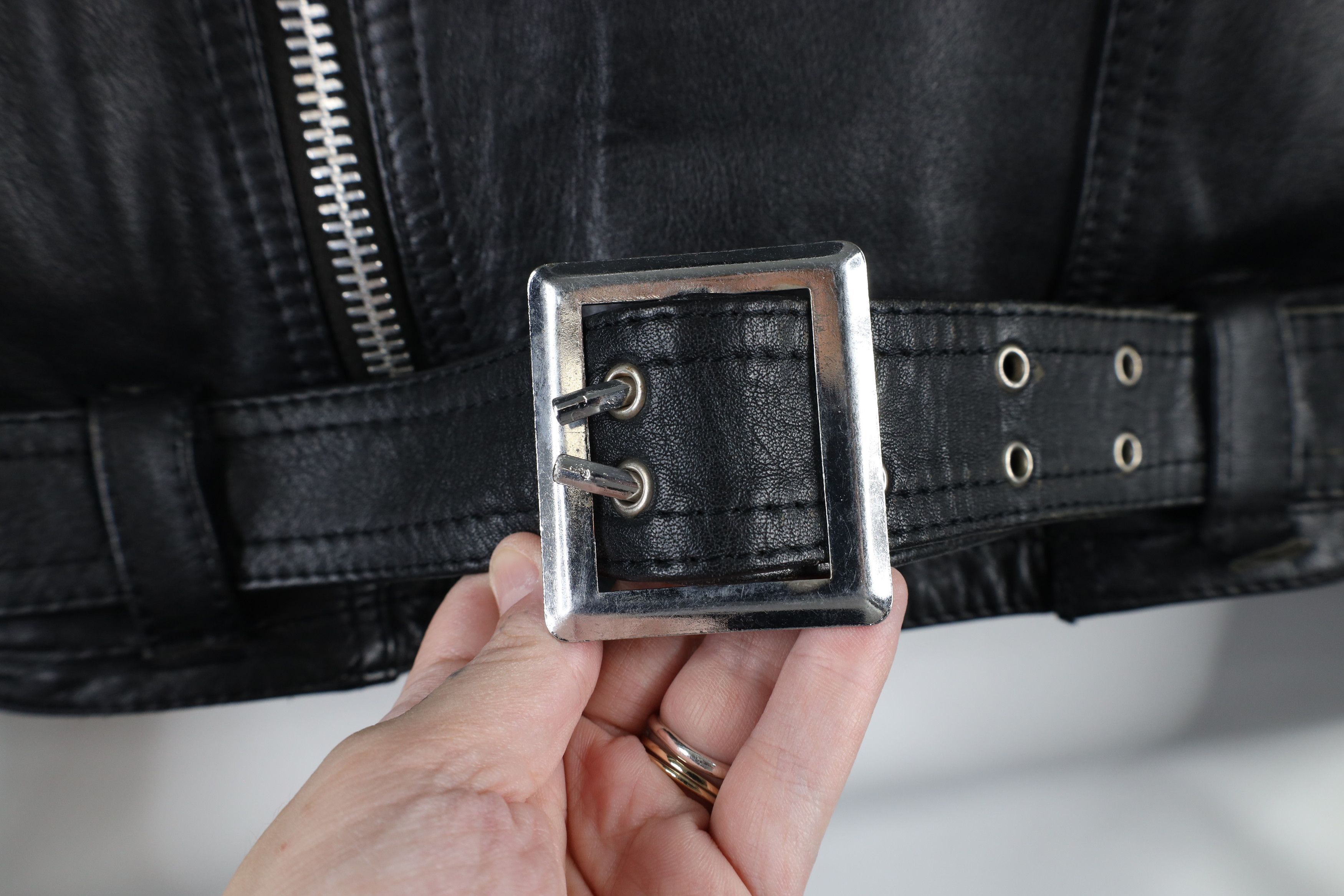 Vintage Vintage 70s Streetwear Belted Motorcycle Jacket Black Size US L / EU 52-54 / 3 - 4 Thumbnail