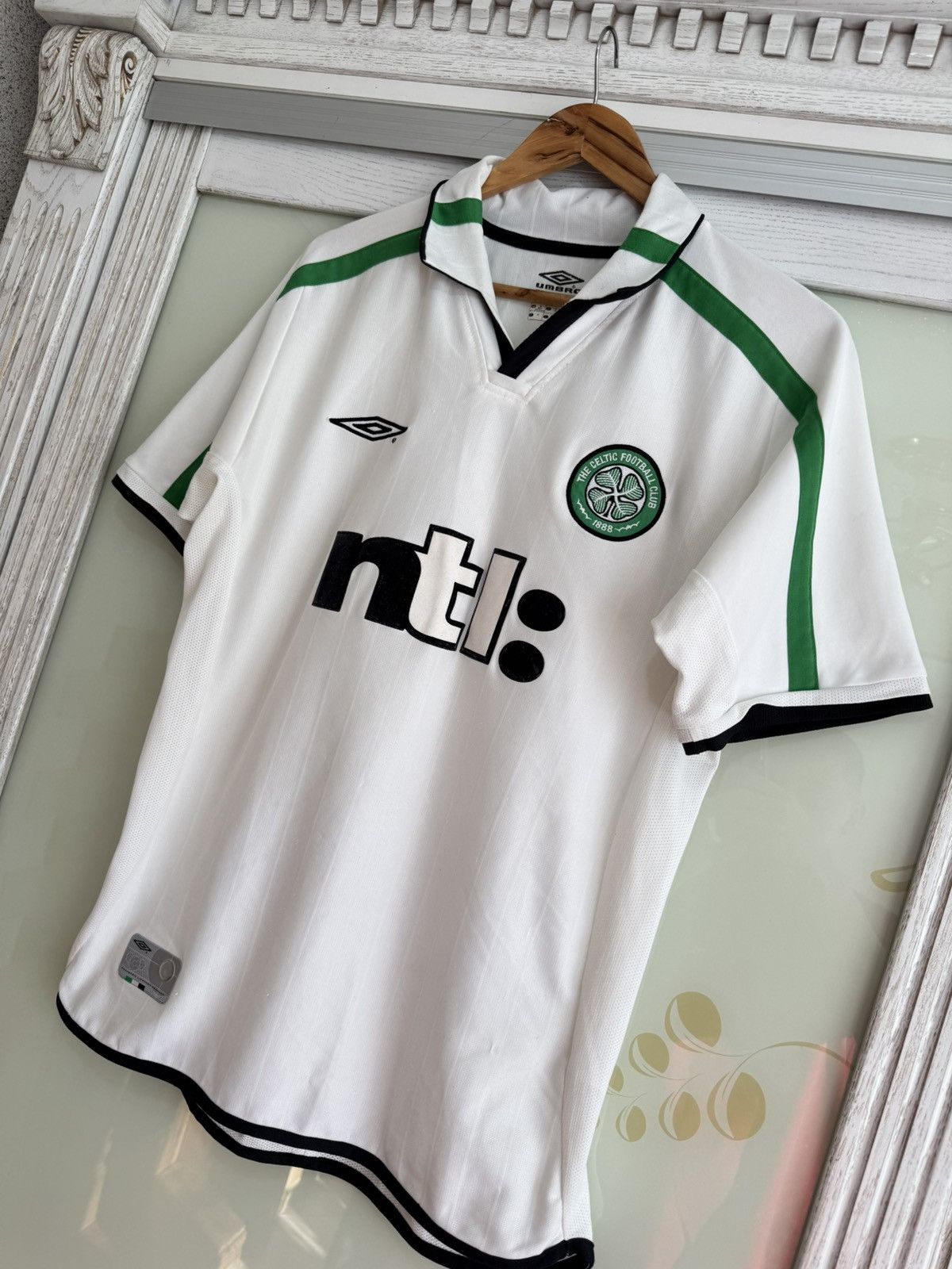 Umbro × Vintage Vintage Celtic 2001-2002 Away Soccer Jersey Football Kit Size US M / EU 48-50 / 2 - 3 Thumbnail