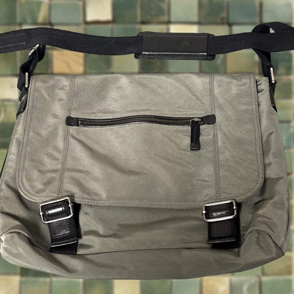 Banana Republic Banana Republic Messenger Bag Gray 2012 Men Medium Nylon Canvas Laptop Adjustable Pockets Shoulder Size ONE SIZE - 1 Thumbnail