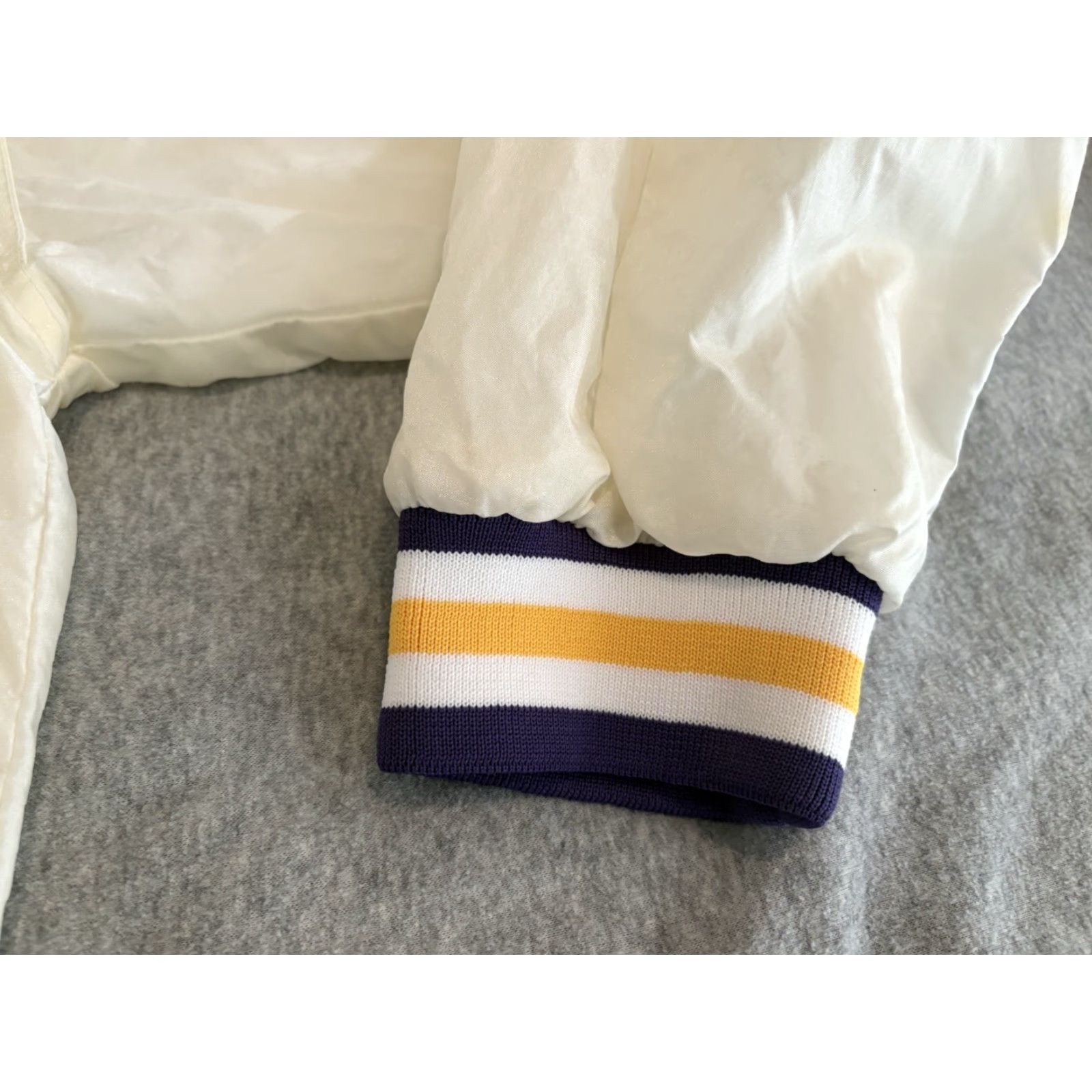 Pro Player VINTAGE Pro Player Los Angeles Lakers NBA Half Zip Windbreaker Jacket 2XL Ivory Mens"} Size US XXL / EU 58 / 5 - 6 Thumbnail