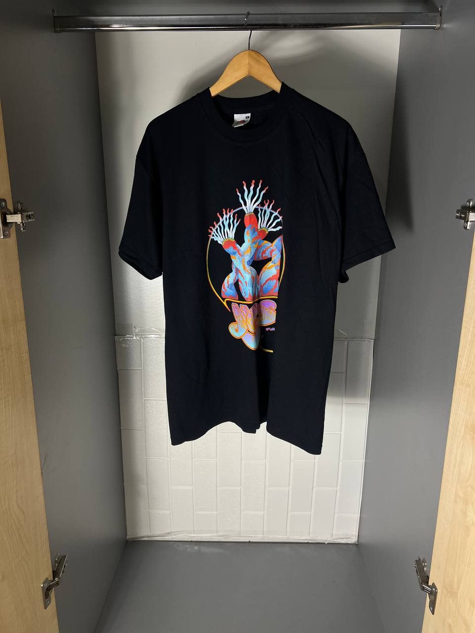Band Tees VINTAGE YES WORLD TOUR ROCK T-SHIRT METAL PUNK ALBUM Y2K 90s Size US XL / EU 56 / 4 - 4 Thumbnail