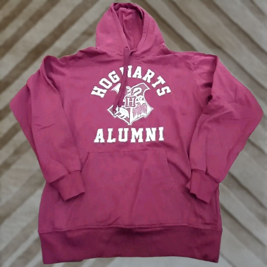 Vintage VINTAGE Hogwarts Alumni Pullover Small Hoodie Sweatshirt Drawstring Harry Potter Unisex Small Burgundy 60/40 cotton polyester Mens Womens Boys Girls Size US S / EU 44-46 / 1 - 1 Thumbnail