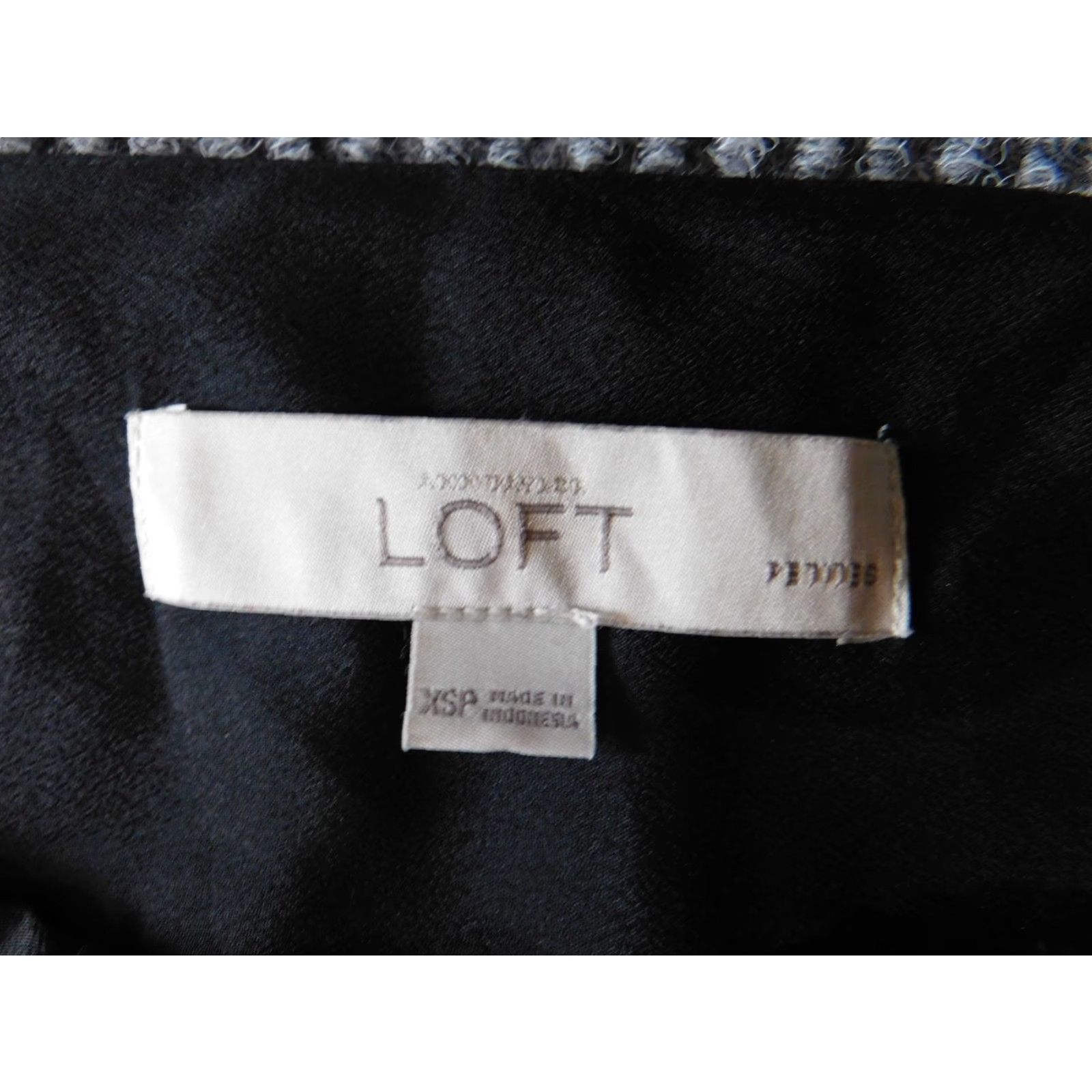 Ann Taylor Loft Ann Taylor Blouse Blouse Sleeveless Round Neck Pullover Casual Petite PXS Black Womens Regular Size Type Petites Button Classic Basic Size XS / US 0-2 / IT 36-38 - 5 Thumbnail