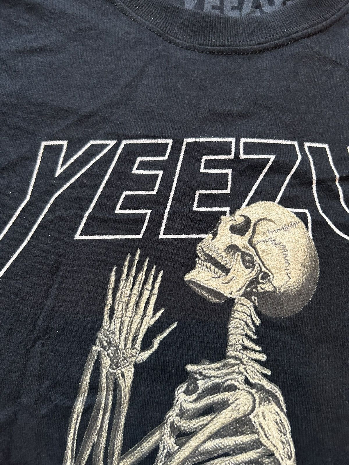 Kanye West Yeezus Tour Skull Praying Tshirt Size US L / EU 52-54 / 3 - 5 Thumbnail