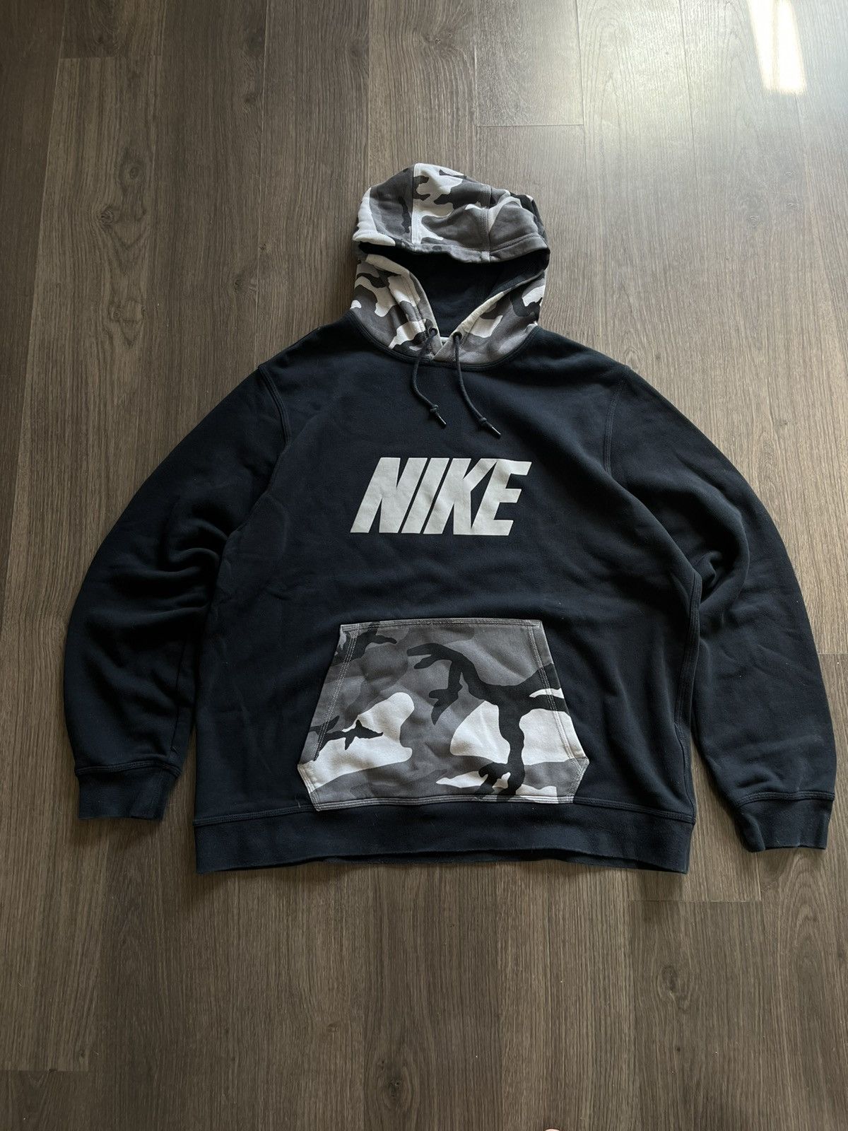 Nike Nike Sz XXL 2013 Camo Grey Black Hoodie Rare Spell Out Size US XXL / EU 58 / 5 - 2 Thumbnail