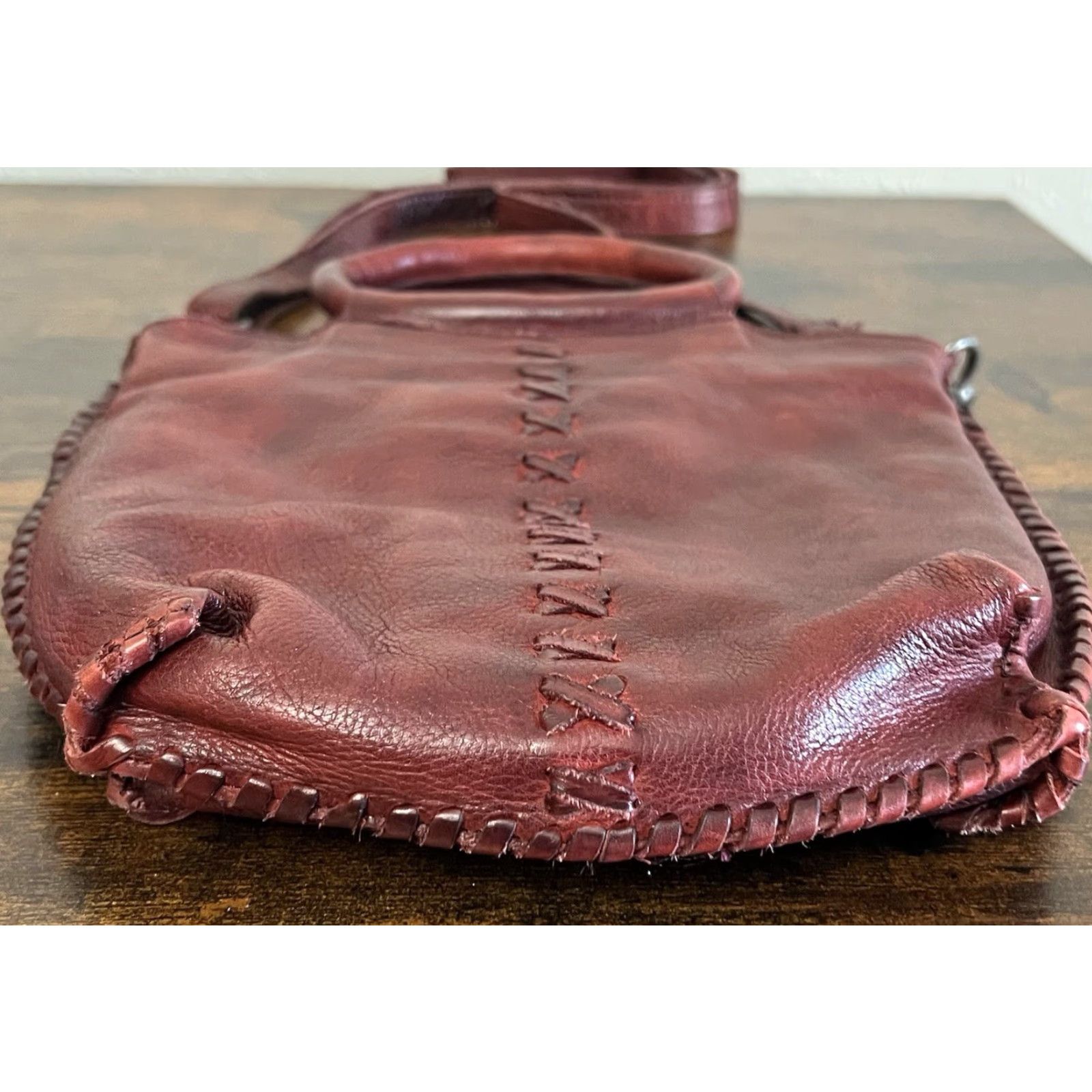 Vintage Latico Crossbody Bag Women Burgundy Leather Oxblood Distressed Adjustable Strap Inner Pockets Outdoor Pockets EUC Size ONE SIZE - 4 Thumbnail