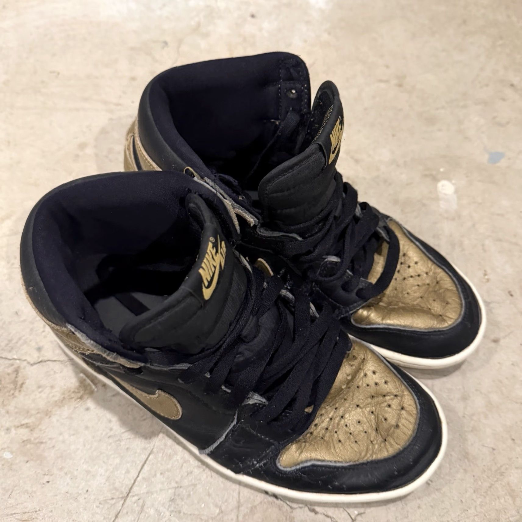 Jordan Brand Air Jordan 1 Retro OG High Black Gold Distressed - 7.5 US / 6.5 UK Men's Sneaker High Top Gold 2024 DZ5485-071 Size US 7 / EU 40 - 2 Thumbnail