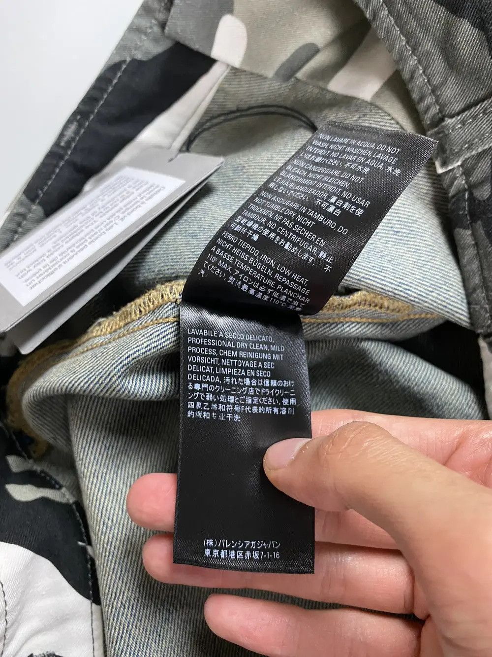 Balenciaga BALENCIAGA TROMPE LOEIL DESTROYED LAYERED SNOW CAMO SHORTS Size US 32 / EU 48 - 7 Thumbnail
