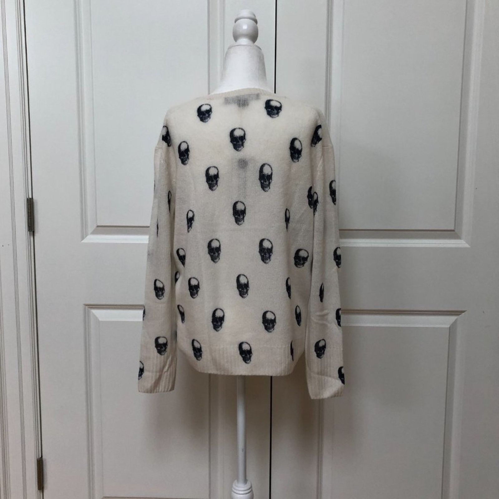 360Cashmere V-Neck Skull Print Cashmere Sweater from 360 Cashmere Size S / US 4 / IT 40 - 3 Thumbnail