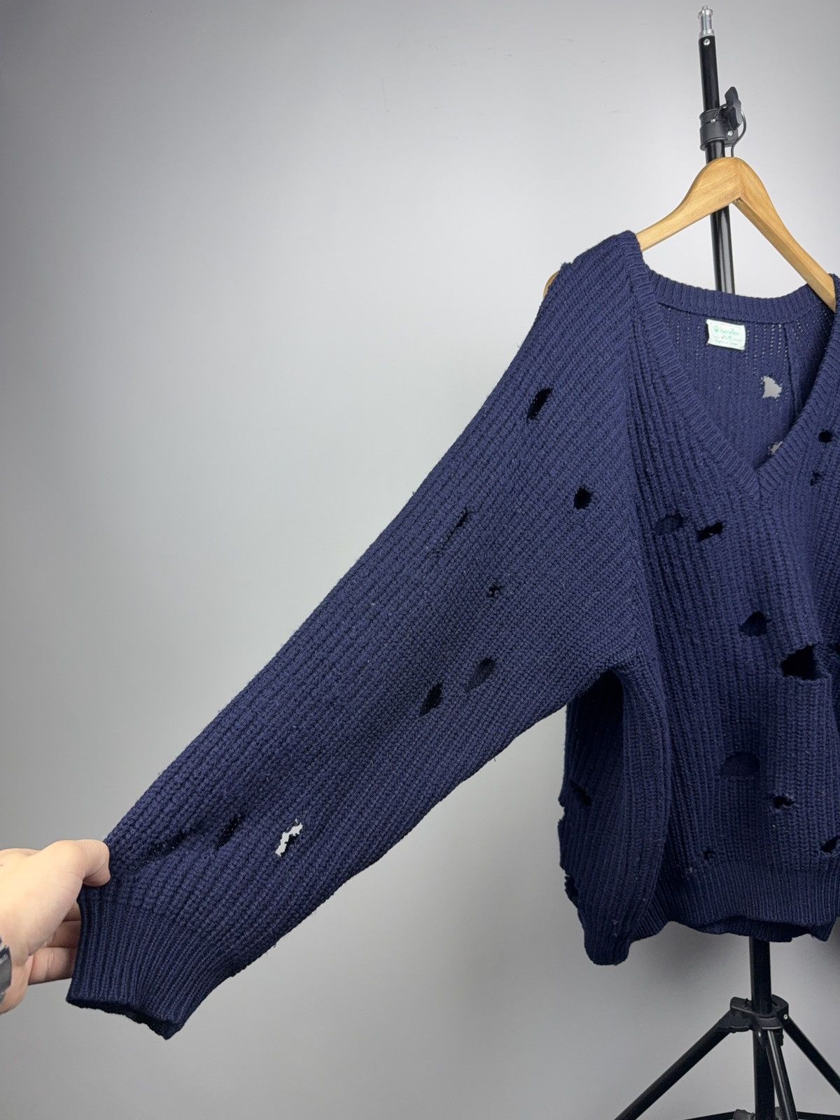 United Colors Of Benetton Retro 90s Avant Garde Benetton Distressed Knit Sweater Navy Size US L / EU 52-54 / 3 - 4 Thumbnail
