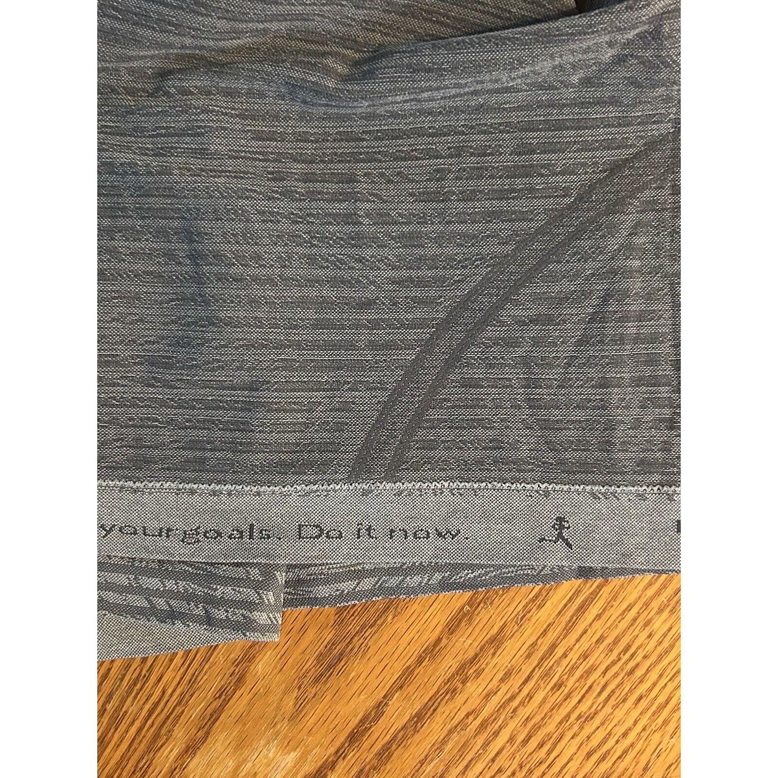Lululemon Lululemn Shirt Wmn 12 Gry Run Swift Tech Shirt Feathr Pattrn Size XL / US 12-14 / IT 48-50 - 13 Thumbnail