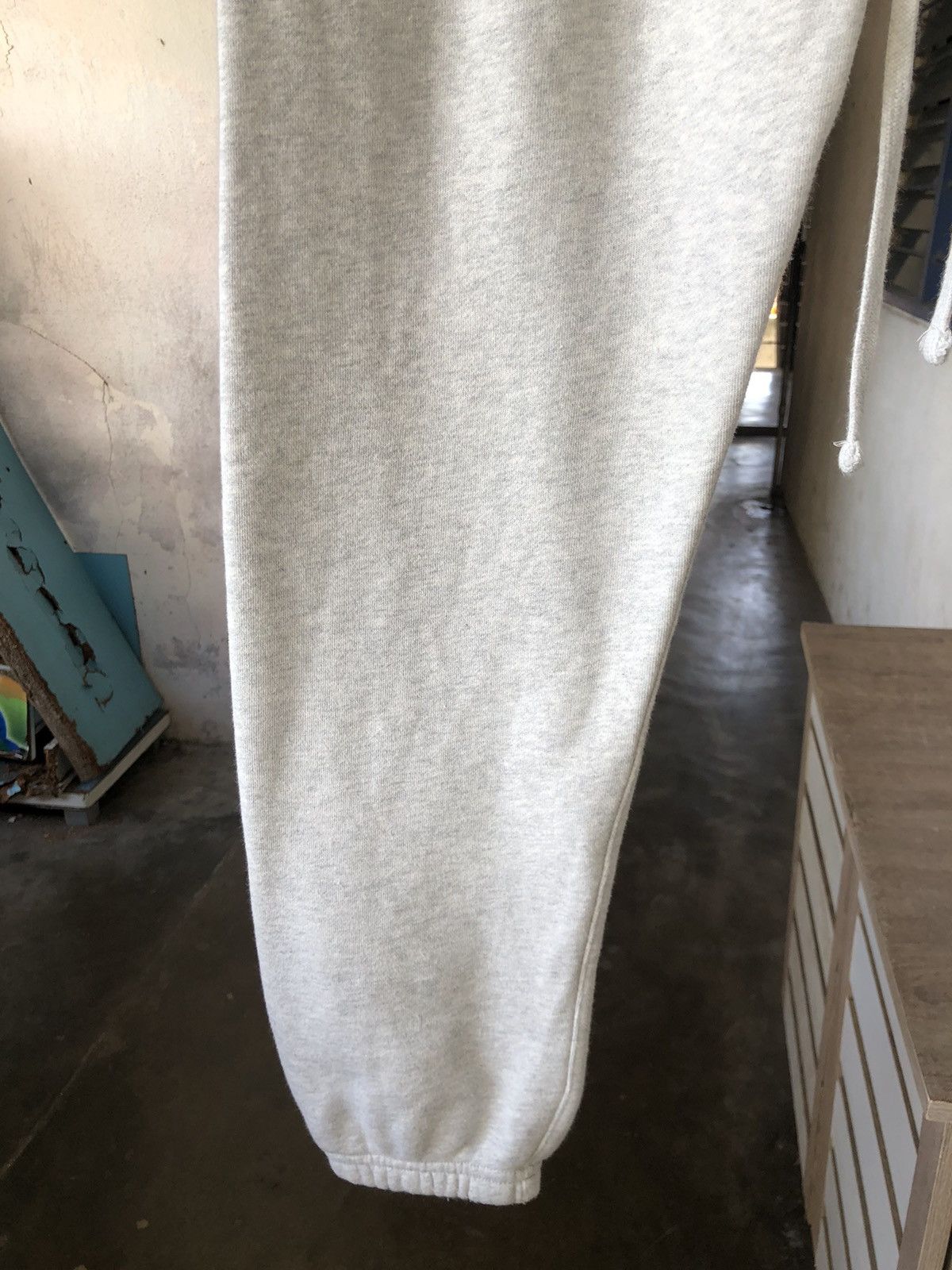 Essentials Essentials x Fear of God Gray Core Sweatpants Size US 33 - 4 Thumbnail