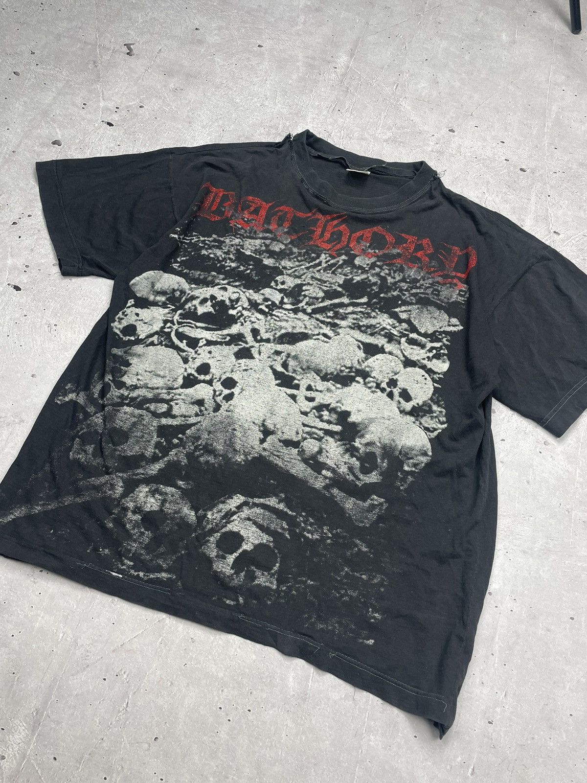 Vintage Vintage 90’s Bathory Requiem Amazing faded t-shirt Size US XL / EU 56 / 4 - 5 Thumbnail