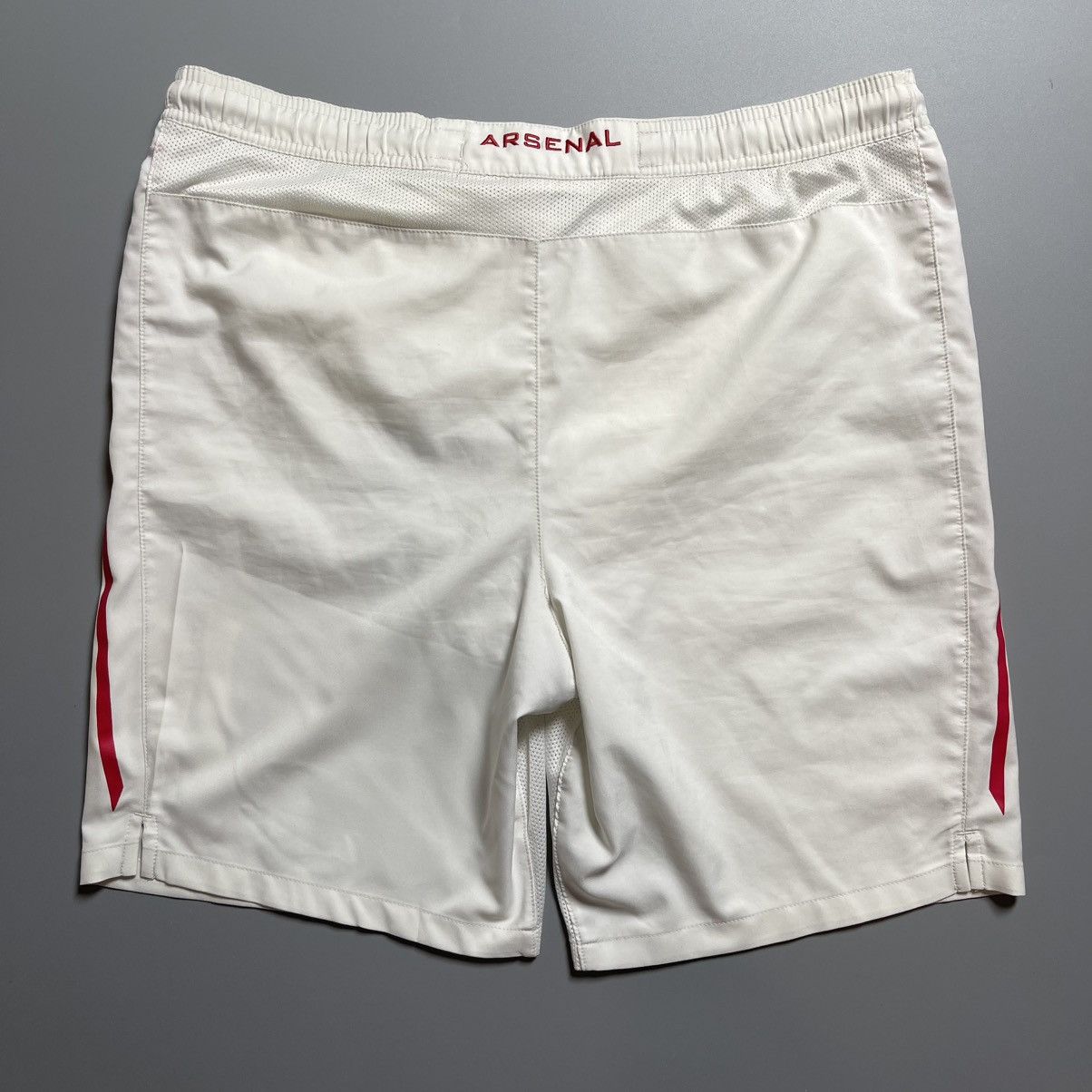 Nike × Vintage ARSENAL NIKE 2011/2012 FOOTBALL HOME SHORTS #10 VAN PERSIE Size US 34 / EU 50 - 11 Thumbnail