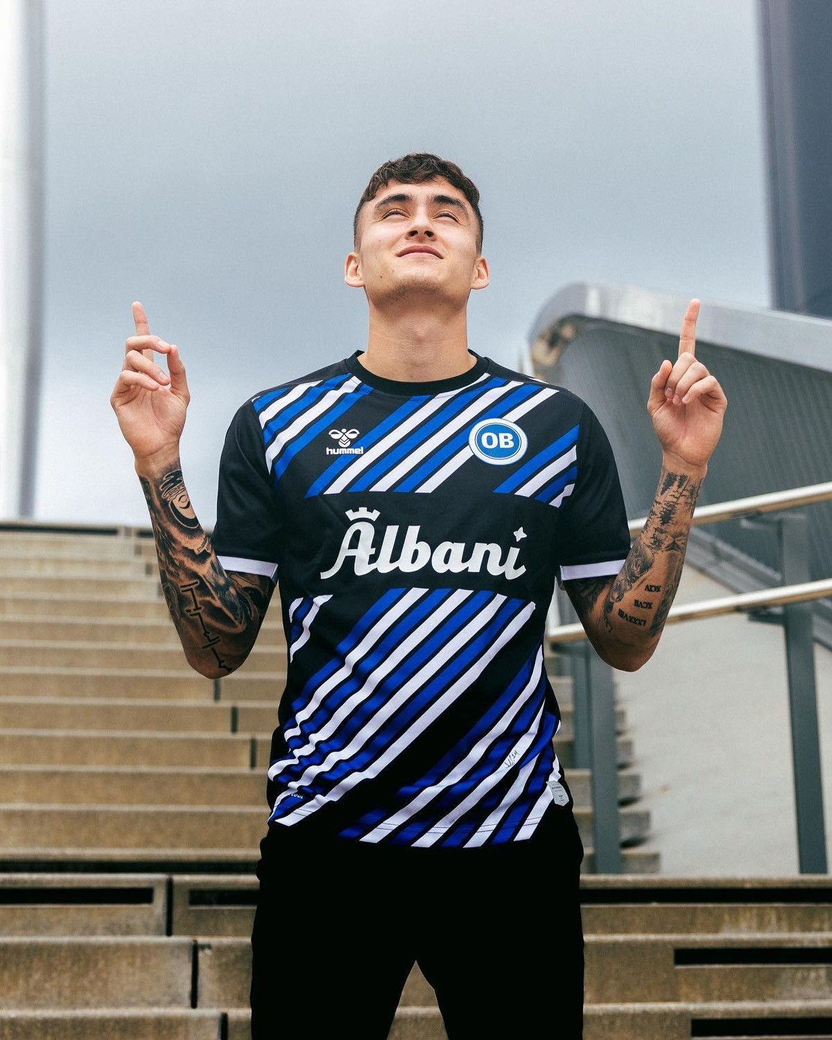 Hummel Hummel Odense Boldklub Jersey Size US S / EU 44-46 / 1 - 2 Thumbnail