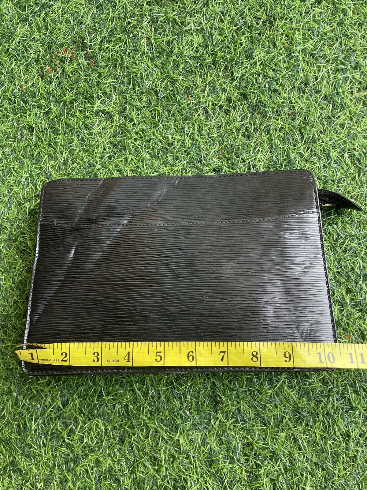 Louis Vuitton Authentic Louis Vuitton Black Epi Leather Clutch Bag Size ONE SIZE - 13 Thumbnail