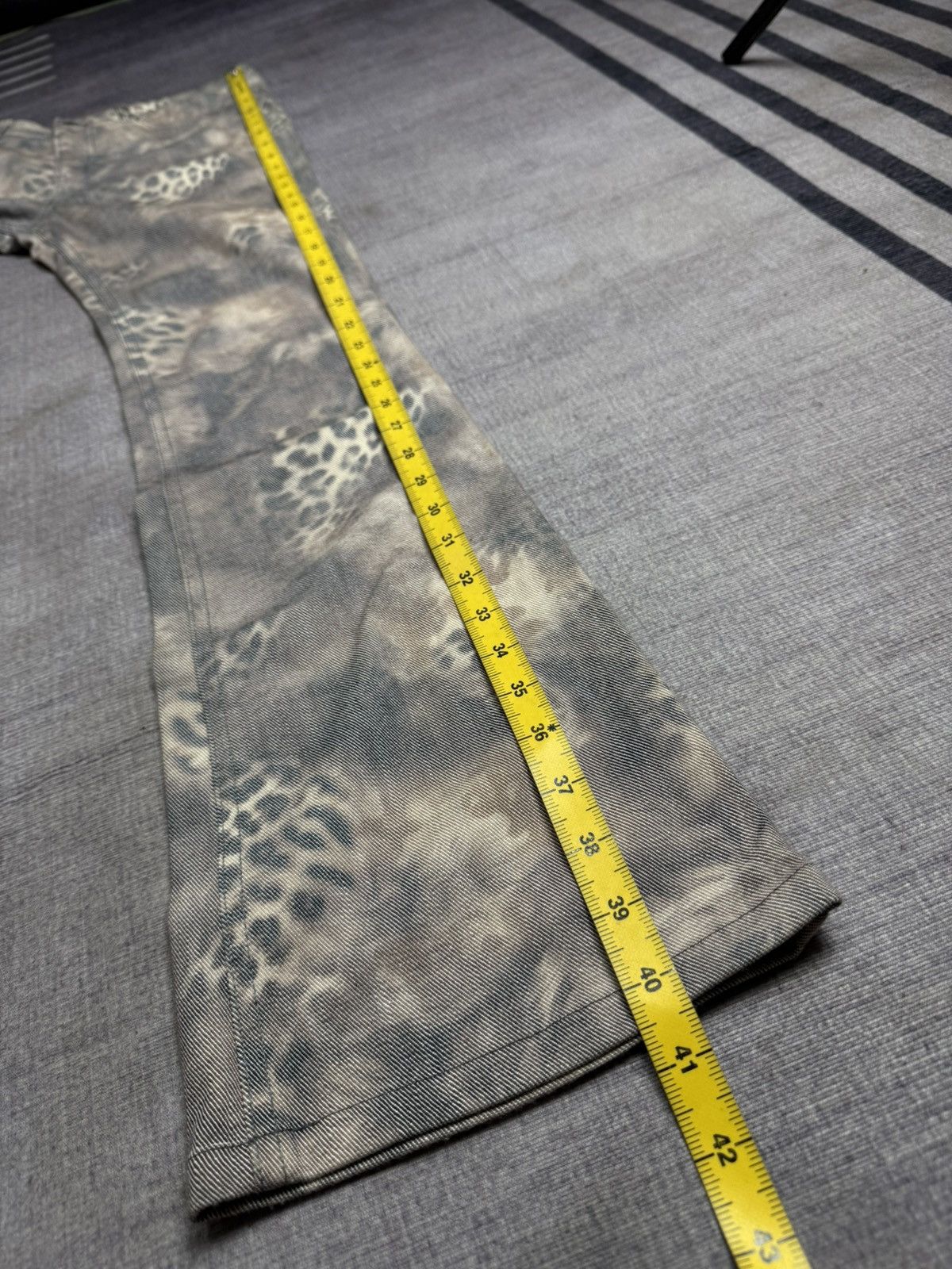 Tornado Mart MARVELE STUDED LEO PARD DENIM PANTS Size US 30 / EU 46 - 11 Thumbnail