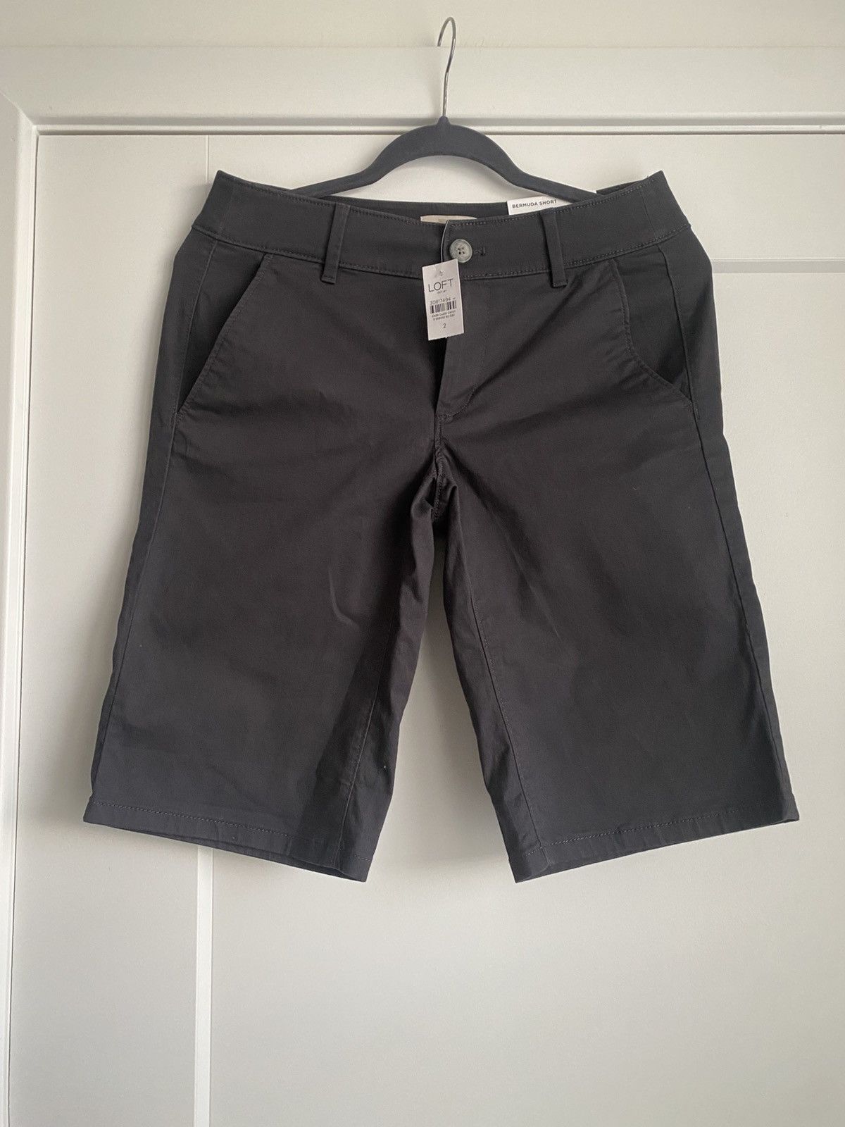 Loft Loft Mid Rise NWT Bermuda Shorts Women's 2 Dark Gray Size 26" / US 2 / IT 38 - 2 Thumbnail