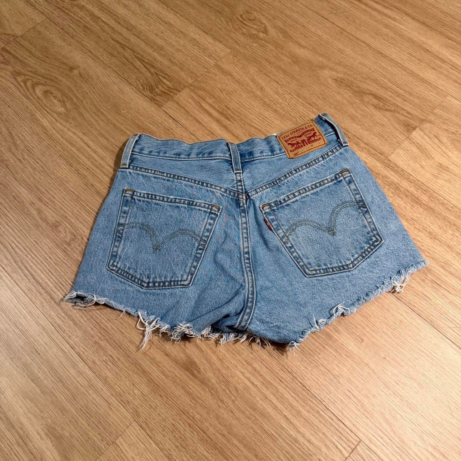 Levi's Levis 501 cutoff distressed denim Size 26" / US 2 / IT 38 - 3 Thumbnail