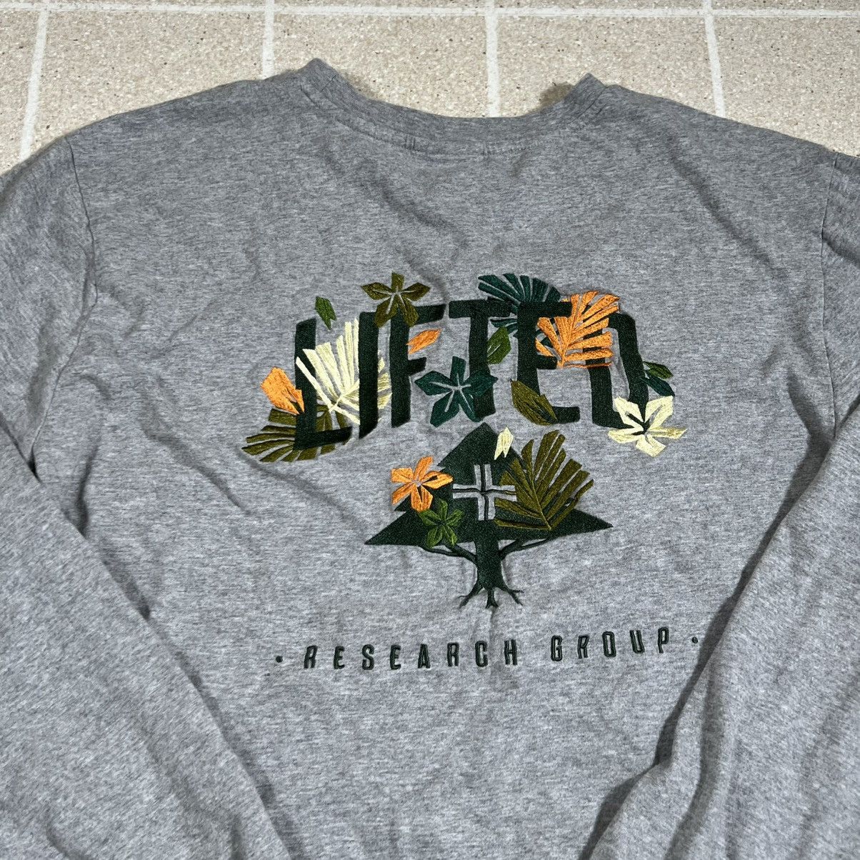 LRG Lifted Research Group Grey Long Sleeve LRG Embroidered Logo Size US XL / EU 56 / 4 - 2 Thumbnail