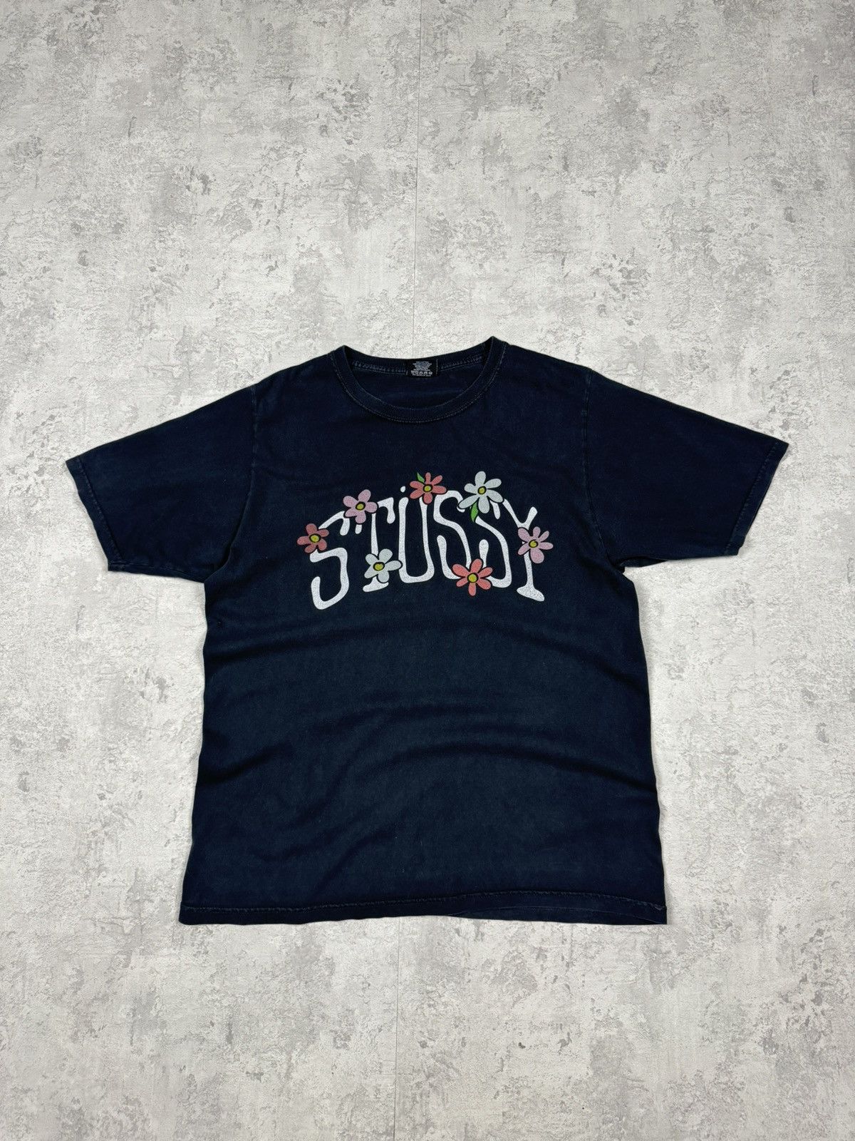 ★韓国の人気★【STUSSY】★Stussy Withered Flower T-Shir.t★ ☆韓国の人気☆【STUSSY】☆Stussy Withered Flower T-Shir.t