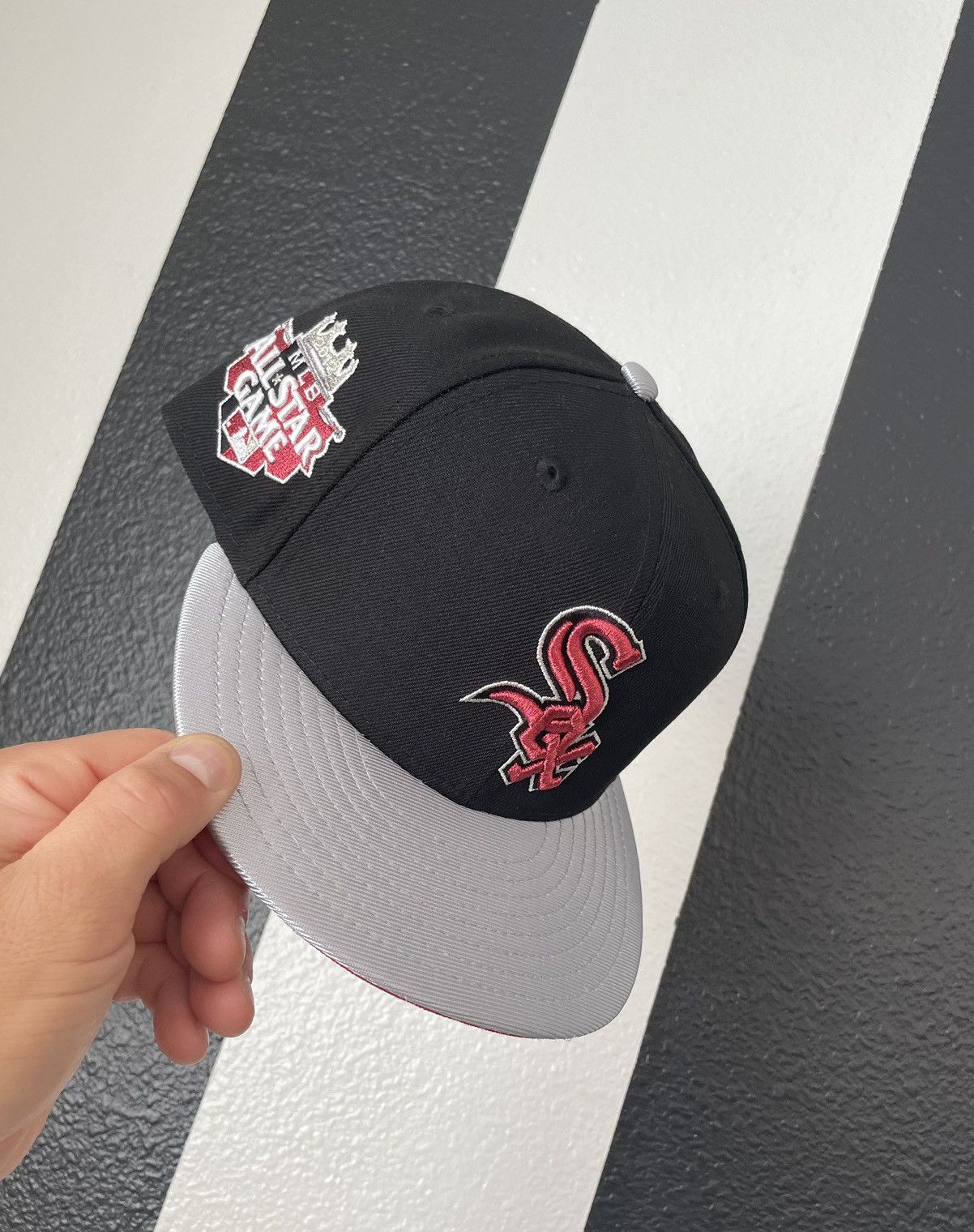 New Era 🔥 Exclusive Sox fitted with metallic brim size 7 Size ONE SIZE - 2 Thumbnail