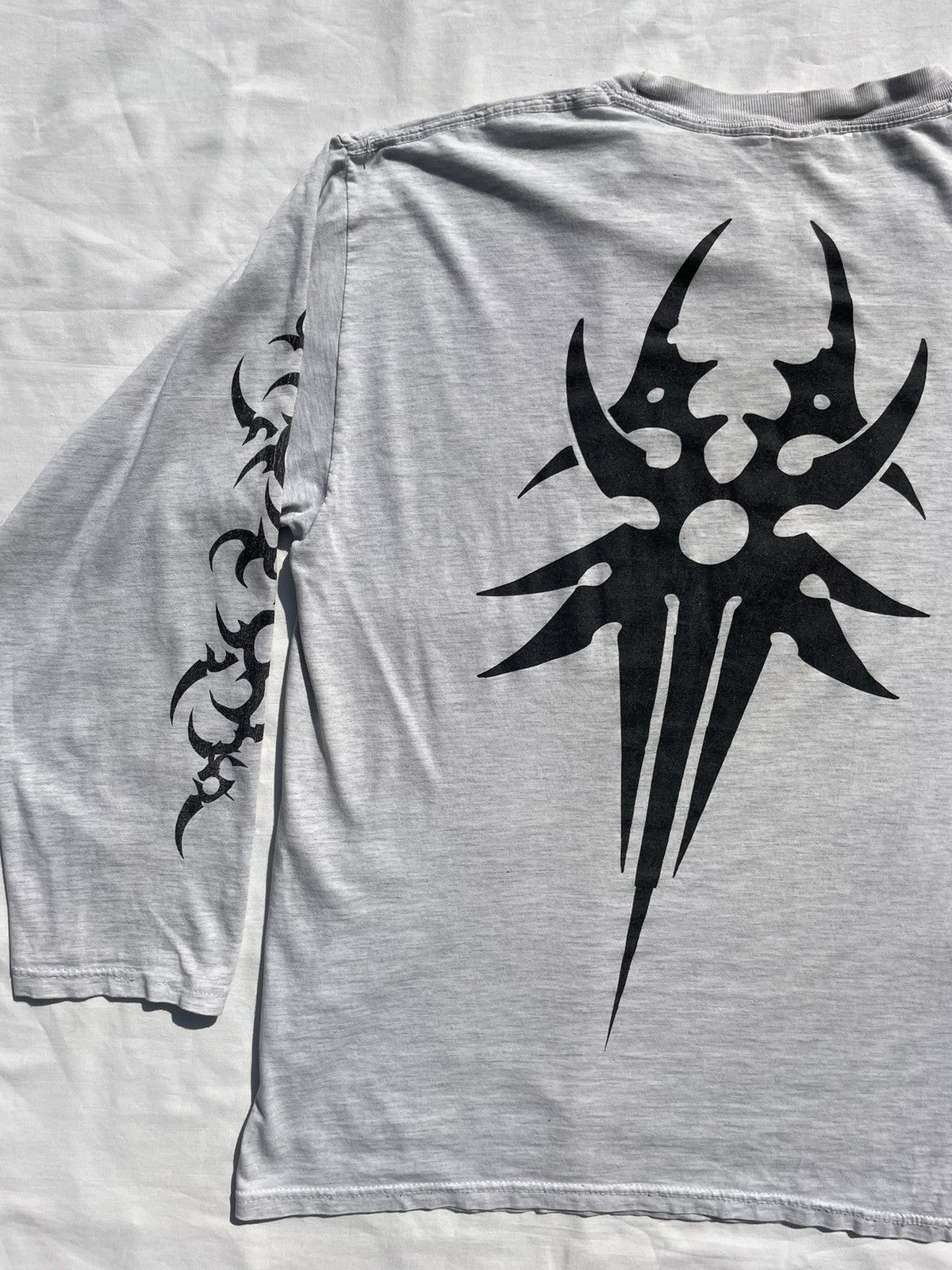 Band Tees × Gildan Gildan Y2K Long Sleeve T-shirt Size US L / EU 52-54 / 3 - 6 Thumbnail