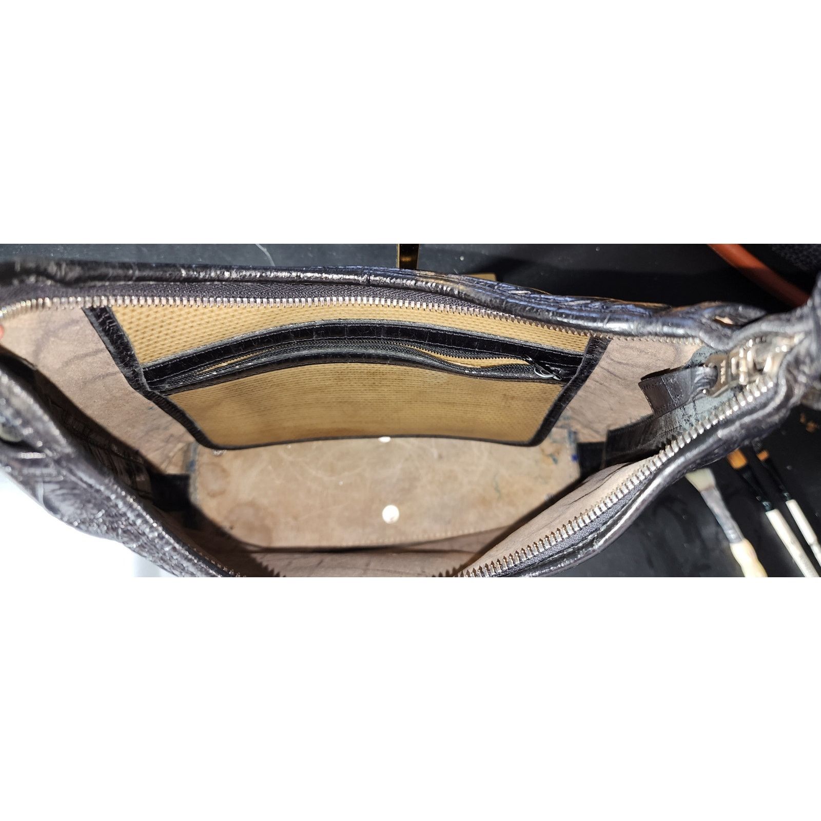 Dooney & Bourke Dooney & Bourke Leather Handbag Embossed Alligator Size ONE SIZE - 8 Thumbnail