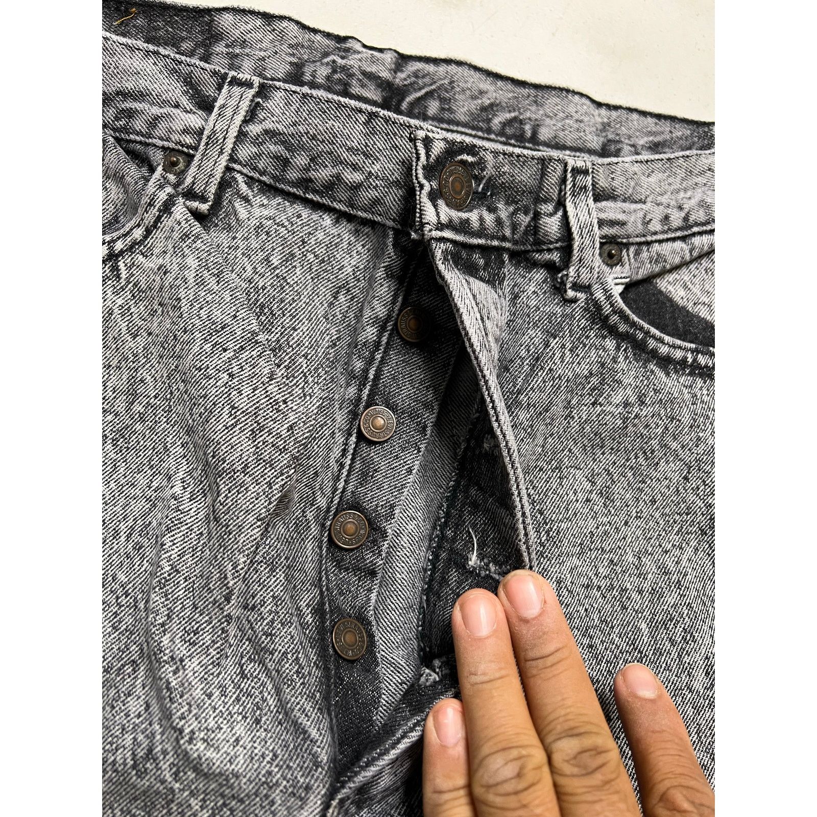 Levi's Levi’s 501 Acid Wash Jeans Men’s 38x30 Gray Actual 35x30 Size US 38 / EU 54 - 3 Thumbnail