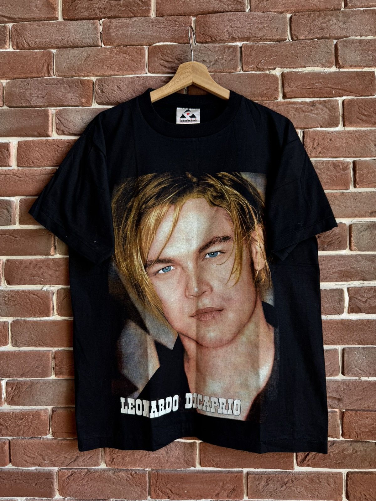 Vintage Rare Leonardo DiCaprio 90s Titanic Vintage Movie Rap Tshirt Size US L / EU 52-54 / 3 - 1 Thumbnail