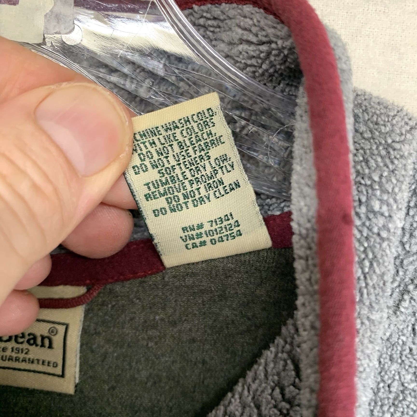 Vintage VINTAGE L.L. Bean Fleece Pullover Large Gray with Maroon Accents, Mock Neck, 90s Outdoor Mens Size US L / EU 52-54 / 3 - 7 Thumbnail