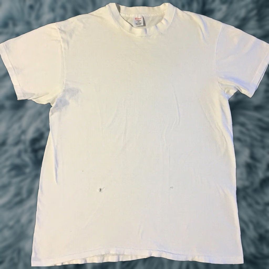 Hanes VINTAGE Hanes Shirt L White 90s Biker Grunge Punk Skate Surf Trucker Distressed Single Stitch Mens T-Shirt Distressed Collection Size US L / EU 52-54 / 3 - 1 Thumbnail
