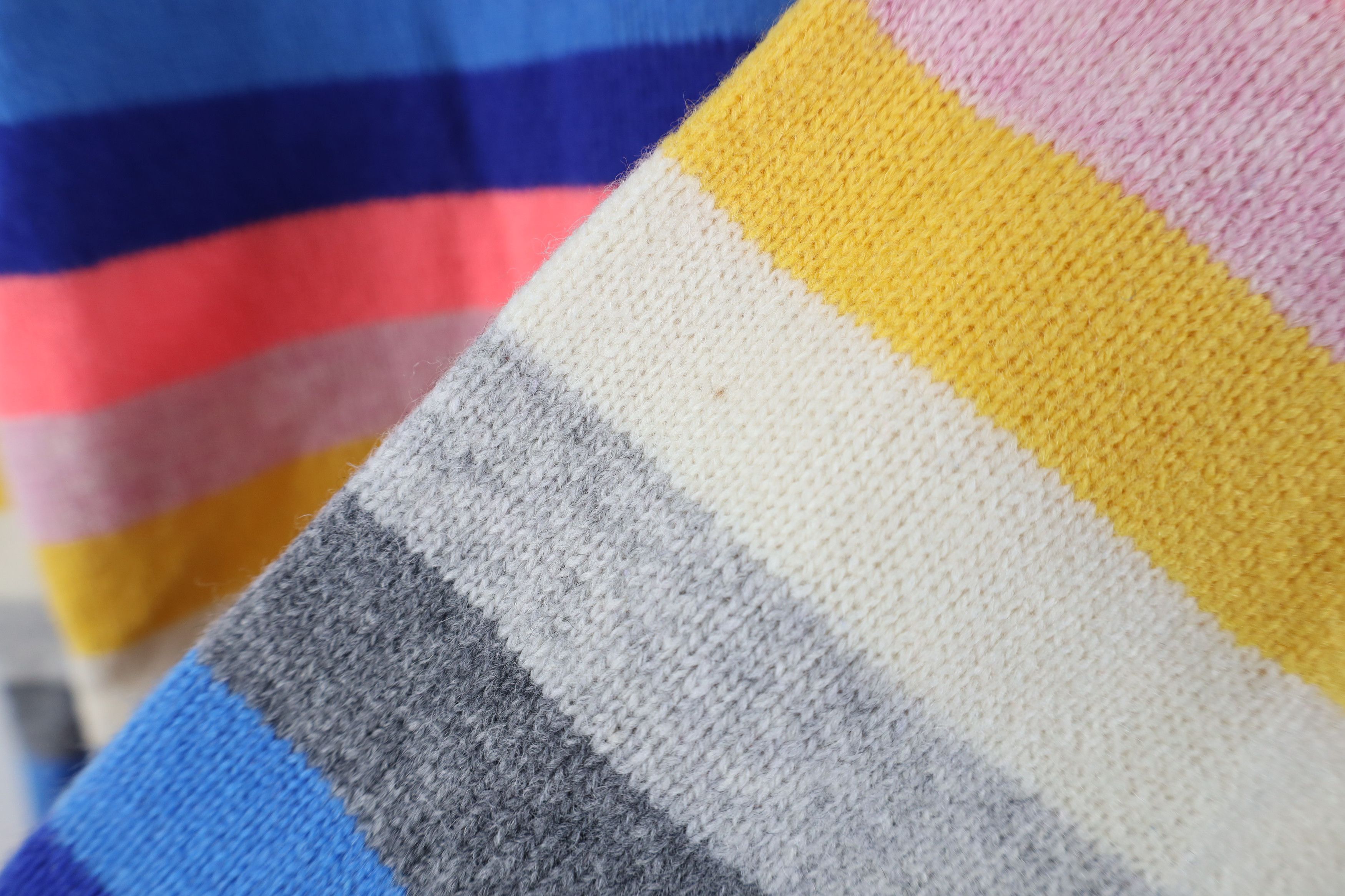 J.Crew Vintage Y2K J Crew Blend Rainbow Striped Knit Sweater Size S / US 4 / IT 40 - 9 Thumbnail