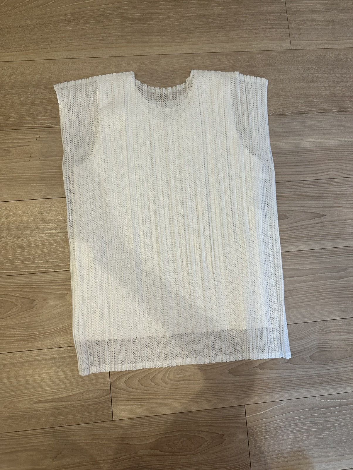 Pleats Please Issey Miyake Size4/ /tank top /white PLEATS PLEASE ISSEY MIYAKE Size L / US 10 / IT 46 - 5 Thumbnail