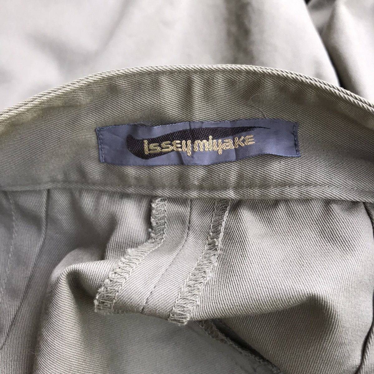 Issey Miyake × Japanese Brand × Vintage Vintage 80s Issey Miyake Gurkha Pants Issey Miyake Designers Size 24" / US 00 / IT 34 - 23 Thumbnail