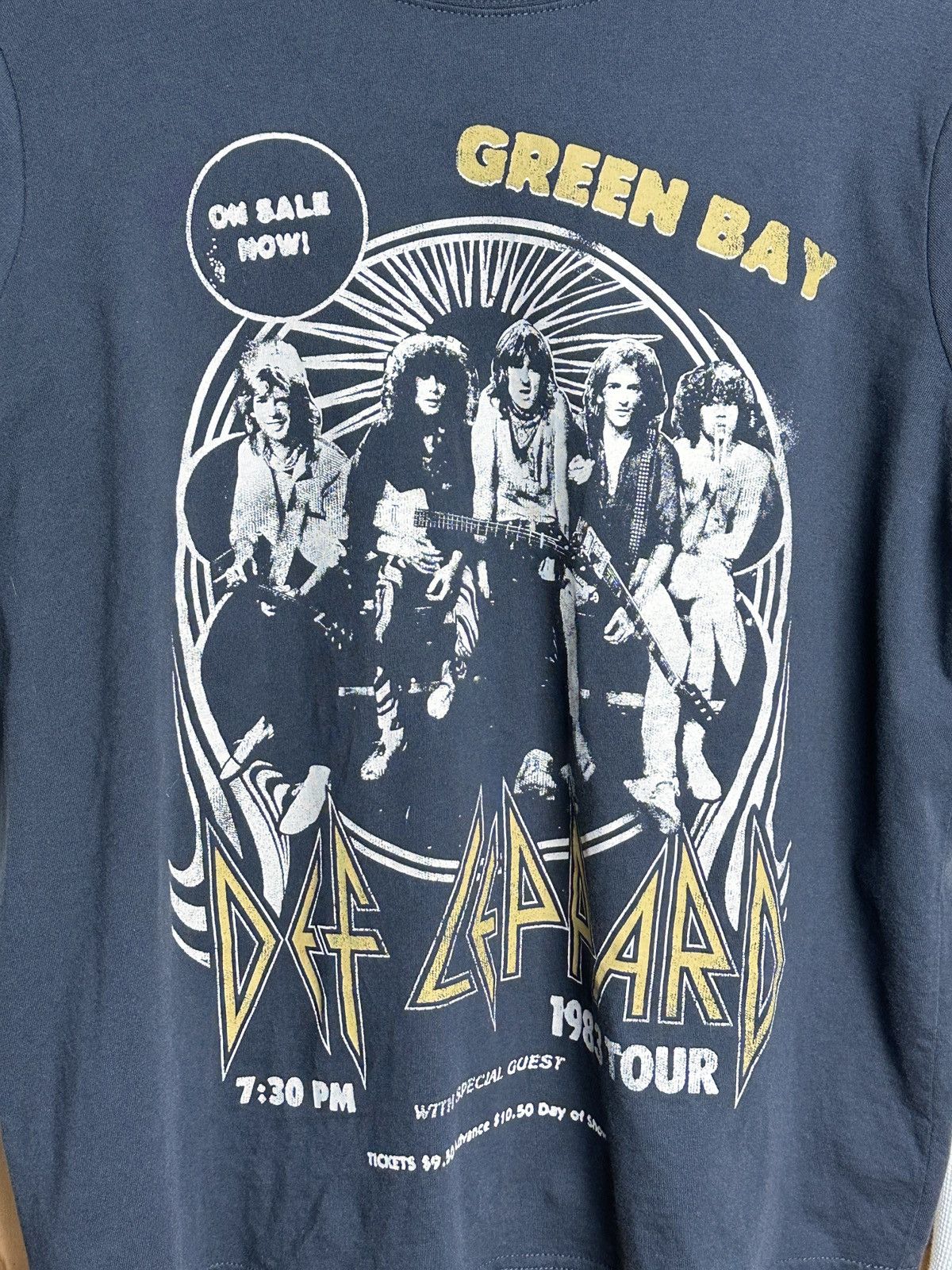 Band Tees Womans Def Leppard graphic tee with double sleeve design Size XXL / US 16-18 / IT 52-54 - 2 Thumbnail